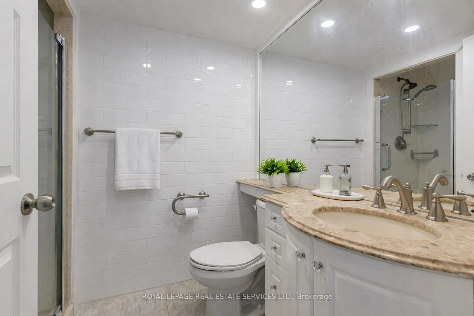 Photo 11 of Unit 706, 3000 Bathurst Street, Toronto, Englemount-Lawrence — HOMEH