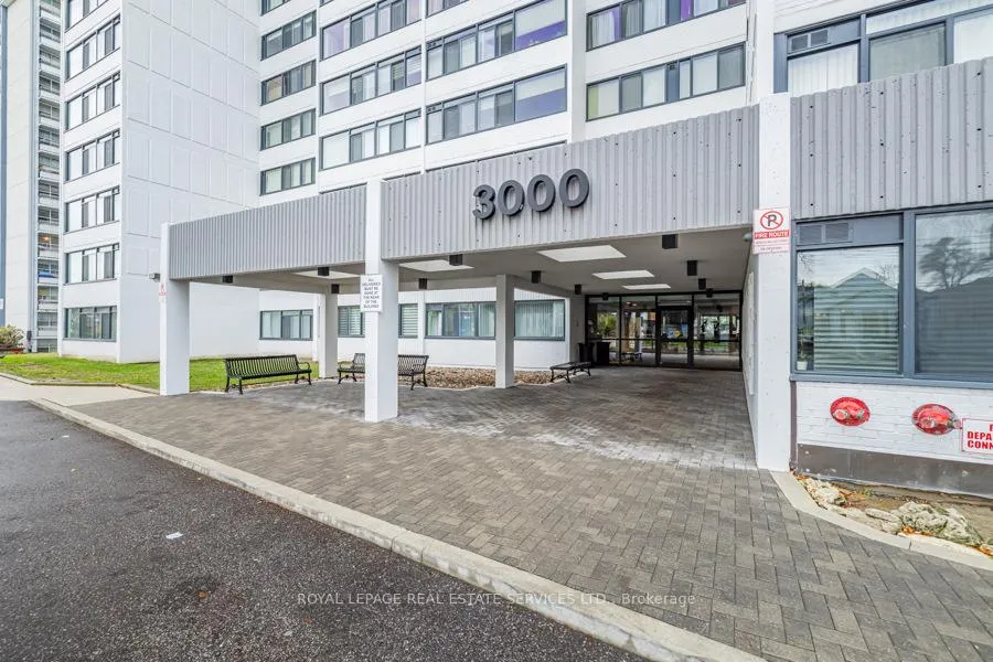 Photo 15 of Unit 706, 3000 Bathurst Street, Toronto, Englemount-Lawrence — HOMEH