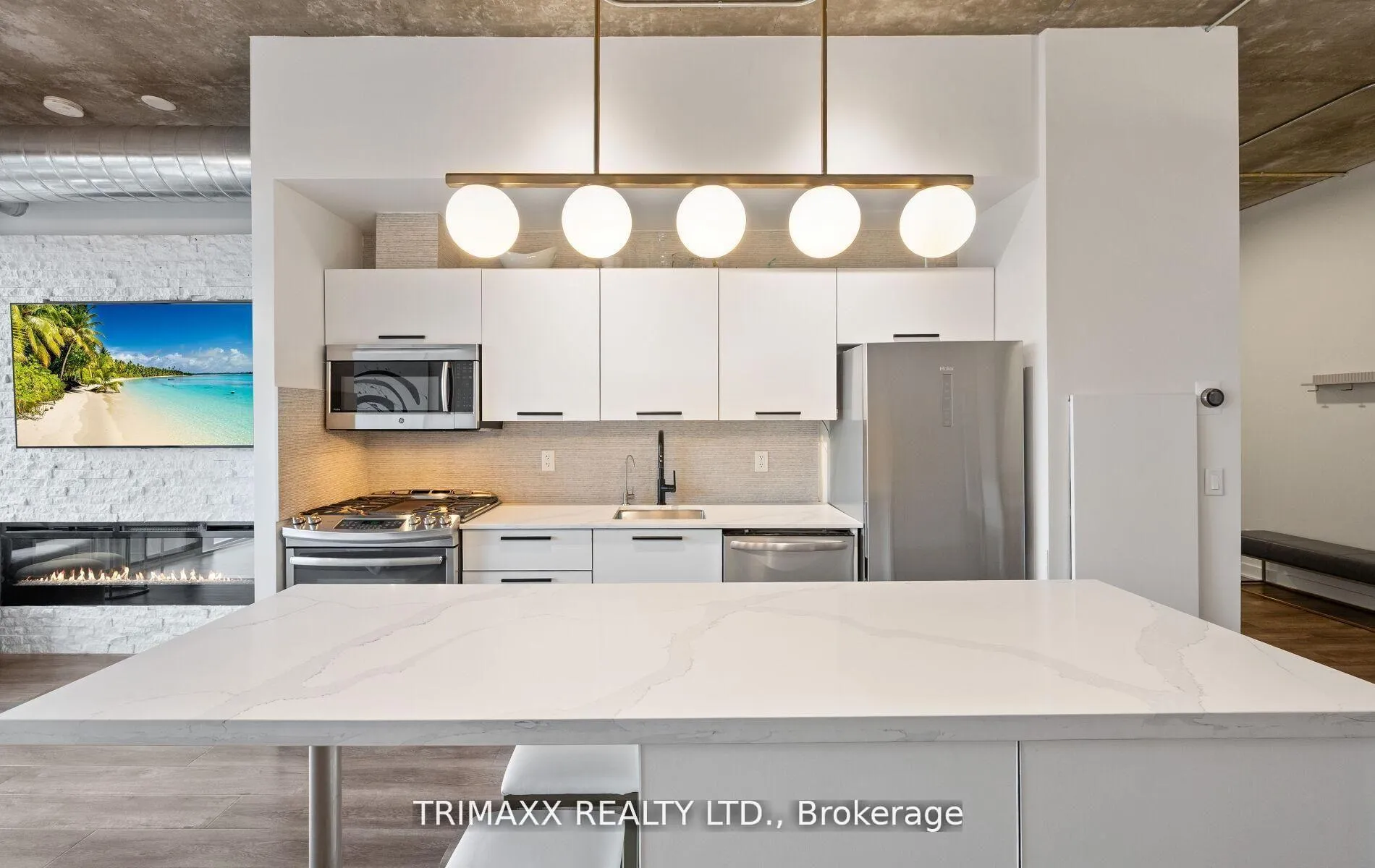 Photo 5 of Unit 403, 60 Bathurst Street, Toronto, Niagara — HOMEH