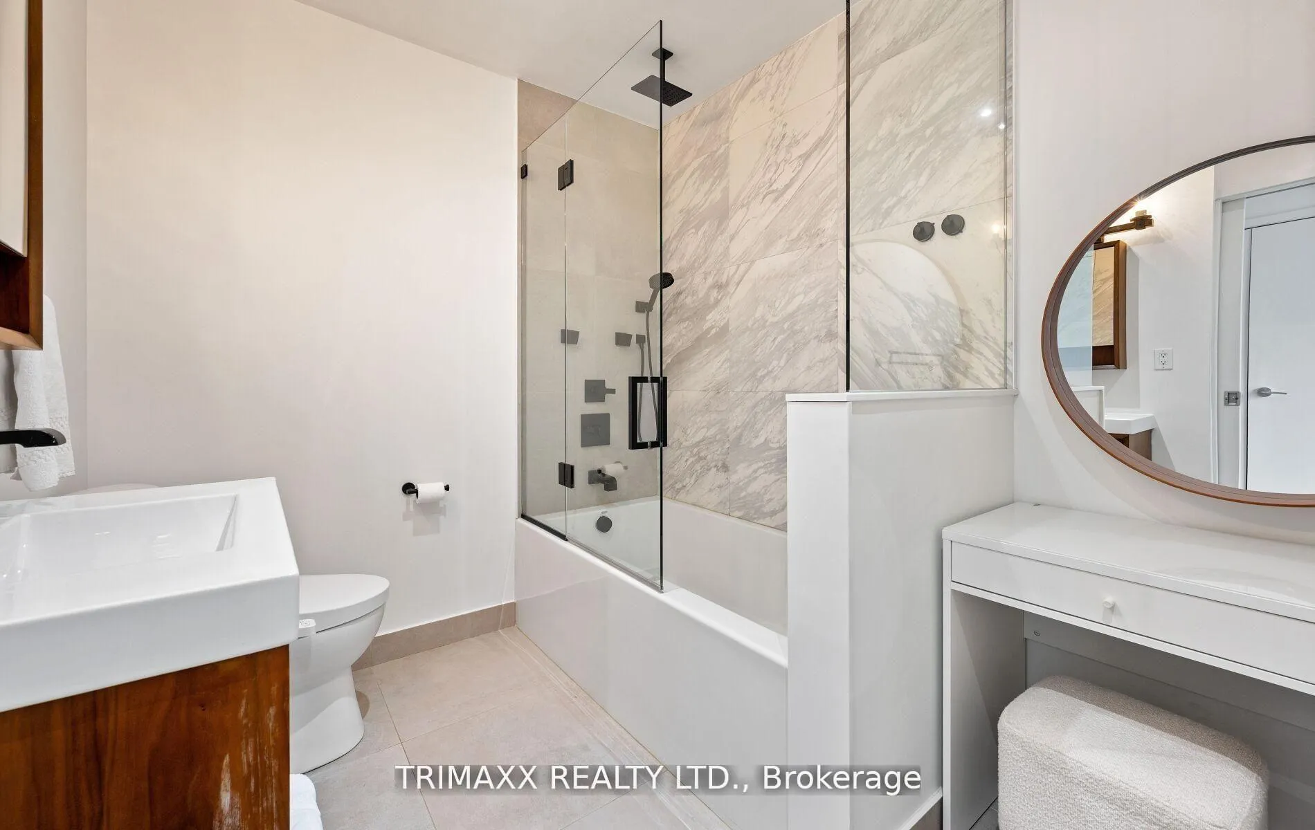 Photo 21 of Unit 403, 60 Bathurst Street, Toronto, Niagara — HOMEH