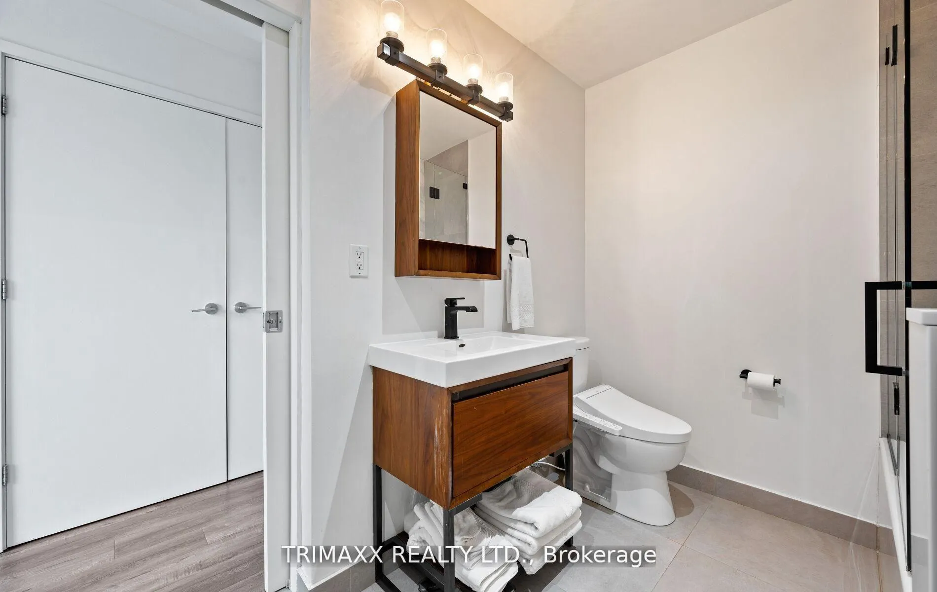 Photo 22 of Unit 403, 60 Bathurst Street, Toronto, Niagara — HOMEH