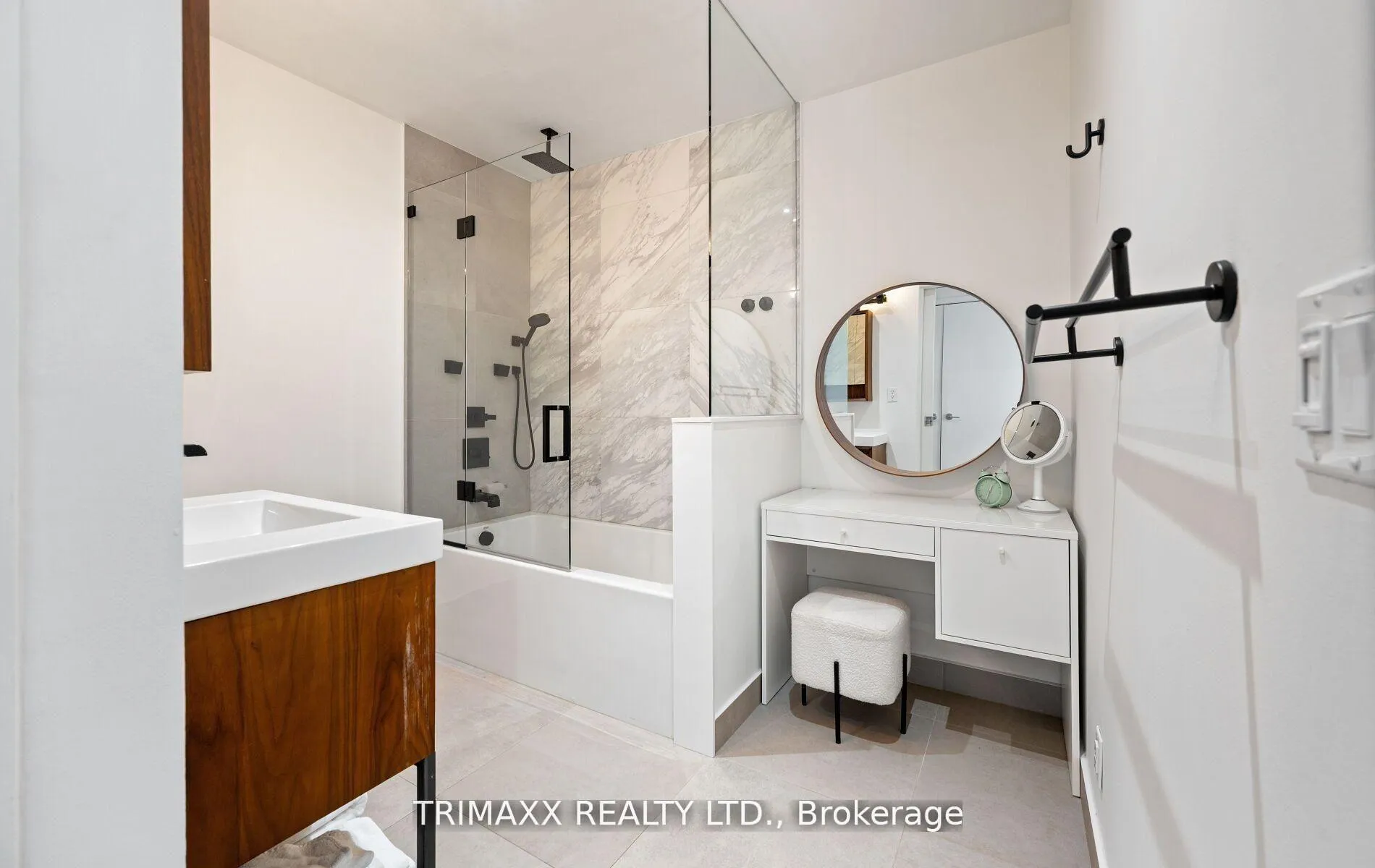 Photo 23 of Unit 403, 60 Bathurst Street, Toronto, Niagara — HOMEH