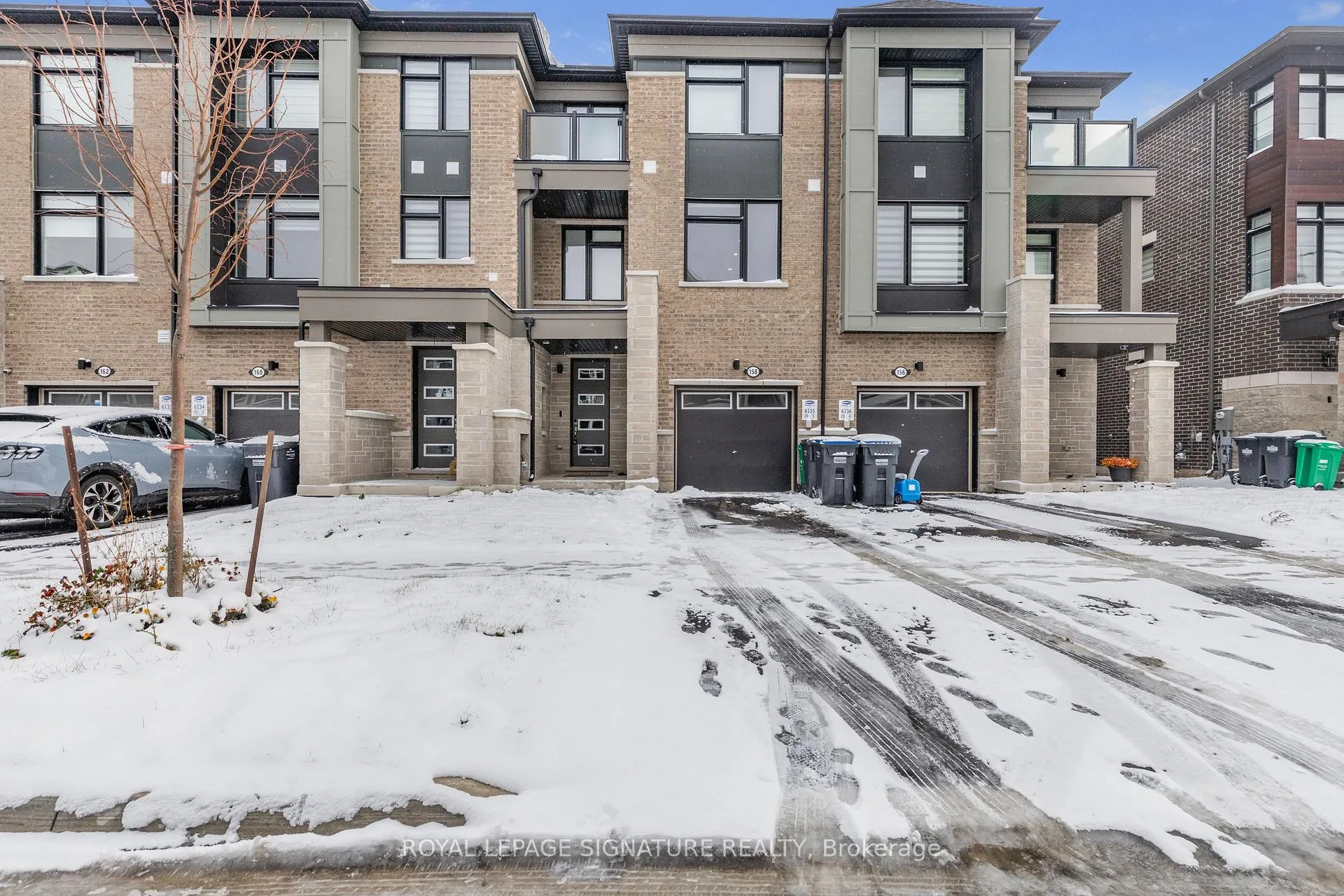 Photo 3 of 158 Keppel Circle, Brampton, Northwest Brampton — HOMEH