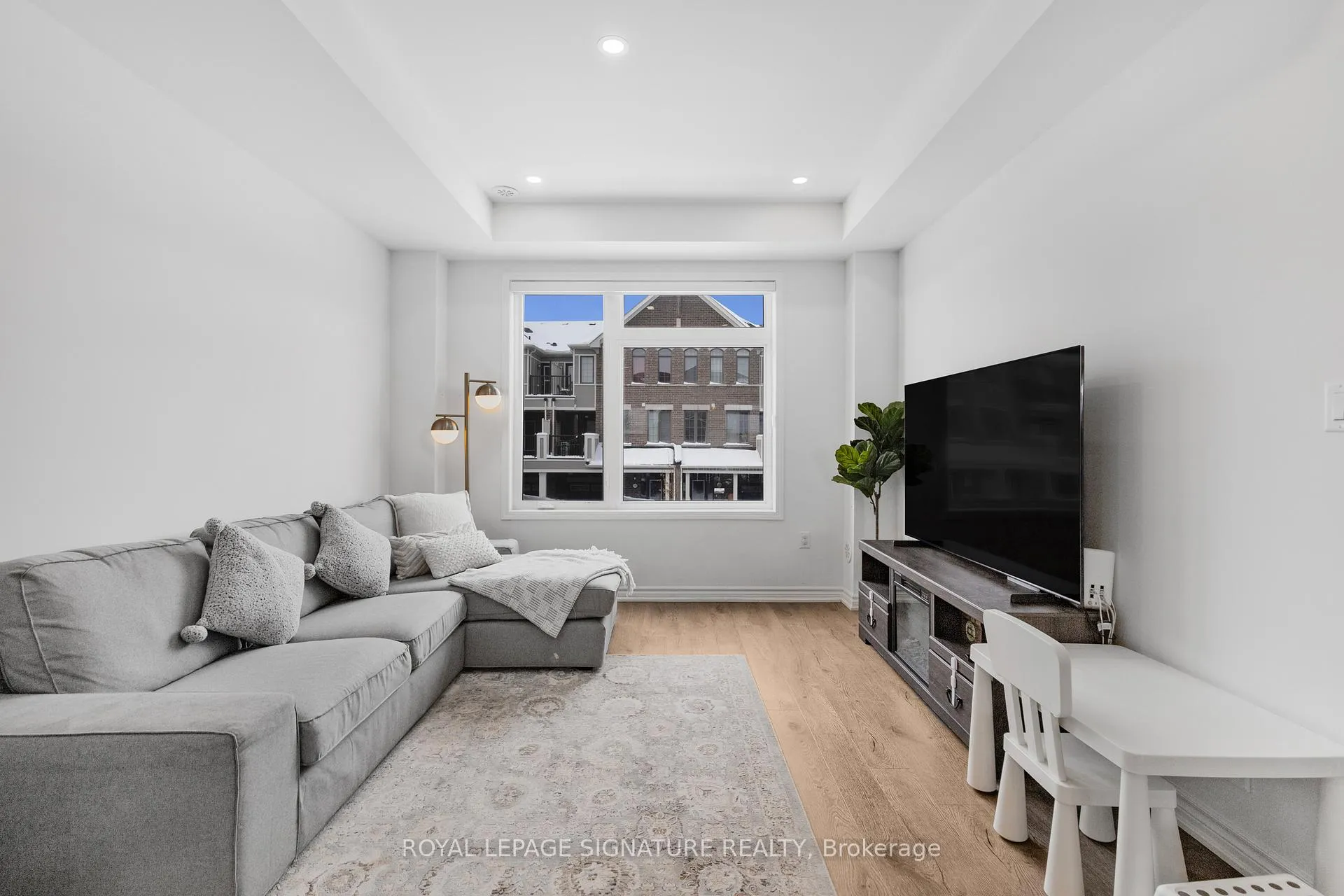 Photo 8 of 158 Keppel Circle, Brampton, Northwest Brampton — HOMEH