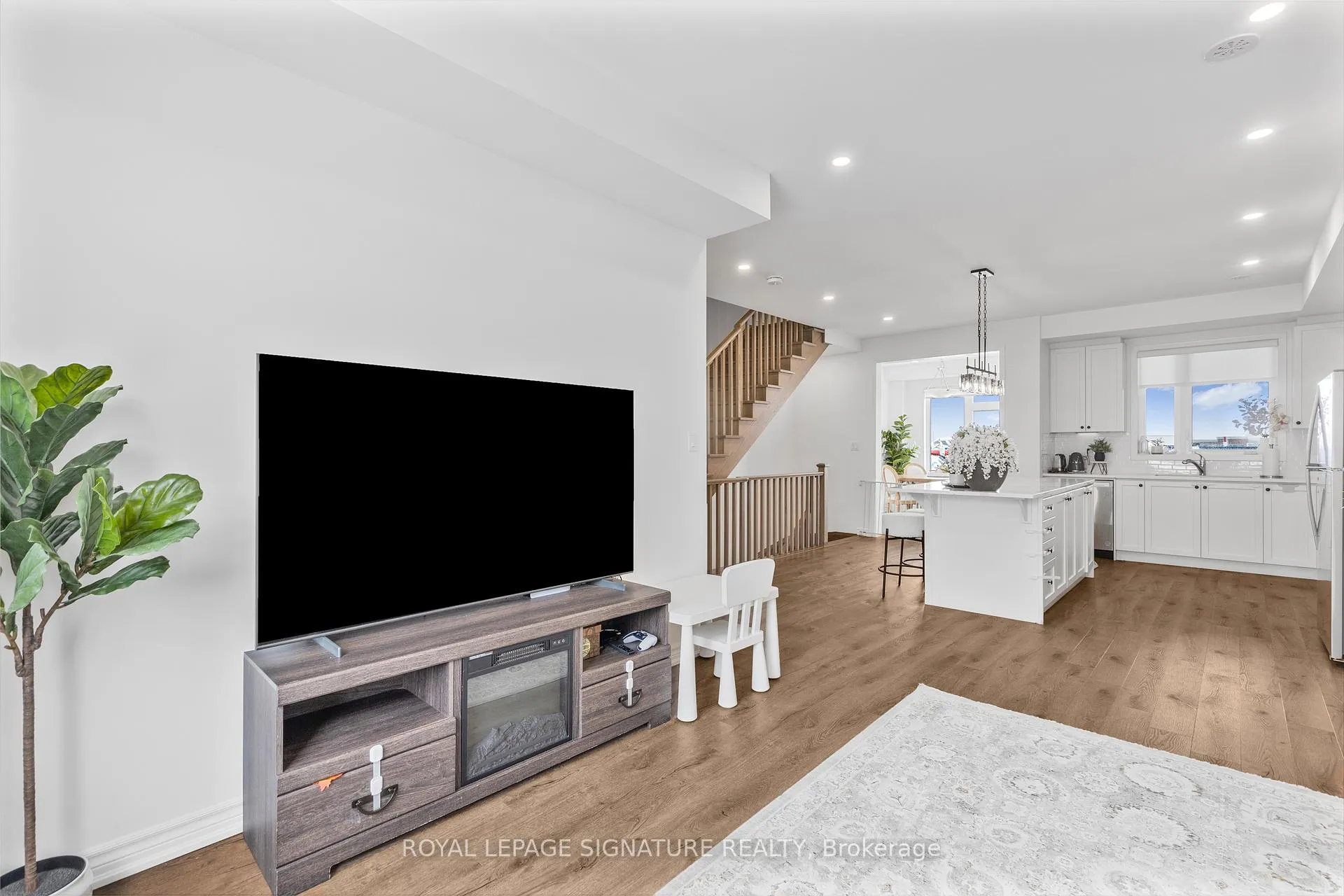 Photo 10 of 158 Keppel Circle, Brampton, Northwest Brampton — HOMEH