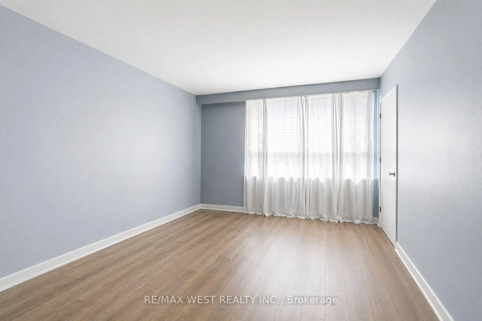 Photo 2 of 354 Marlee Avenue, North York, Yorkdale-Glen Park — HOMEH