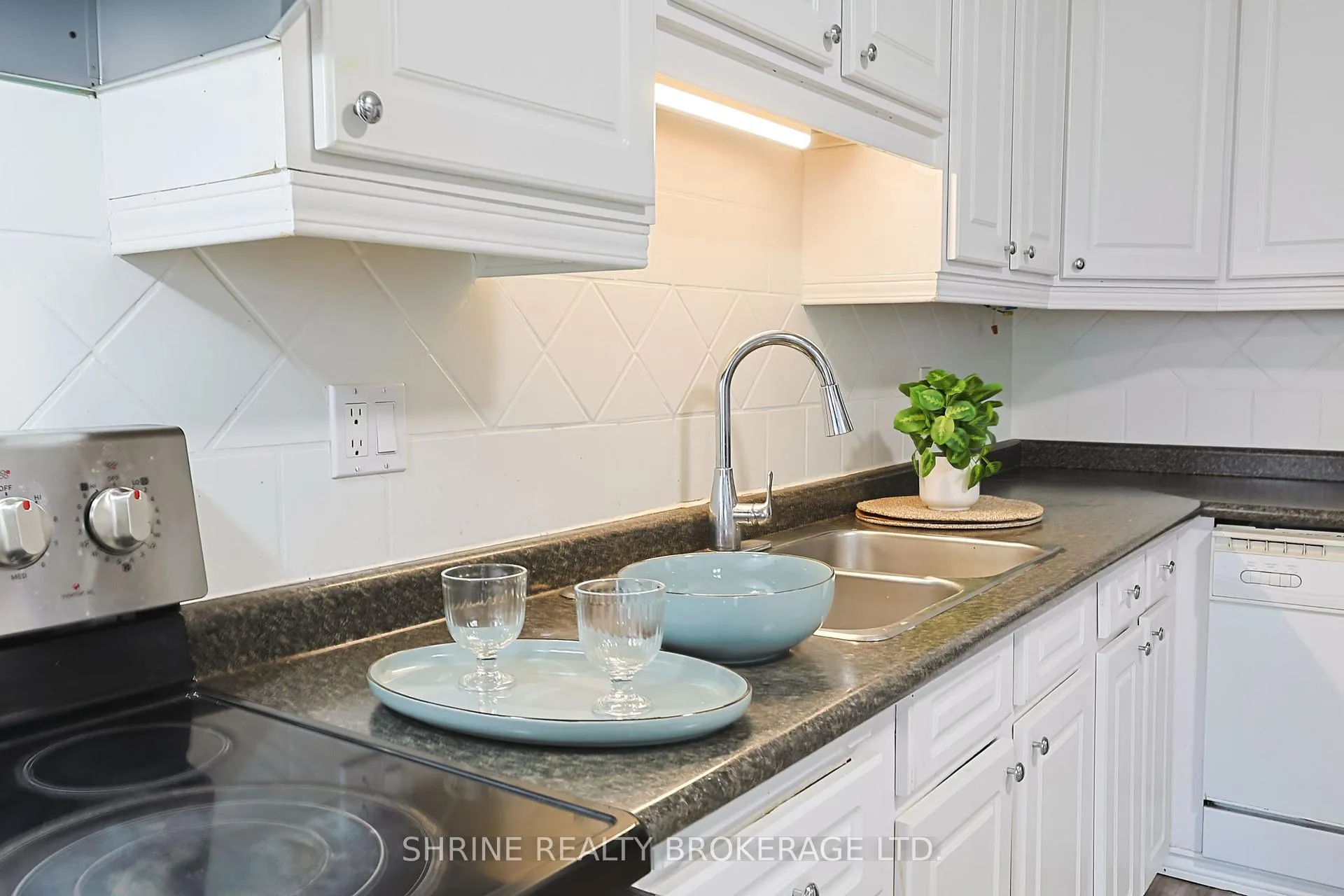 Photo 7 of 122 Andover Drive, London, South N — HOMEH