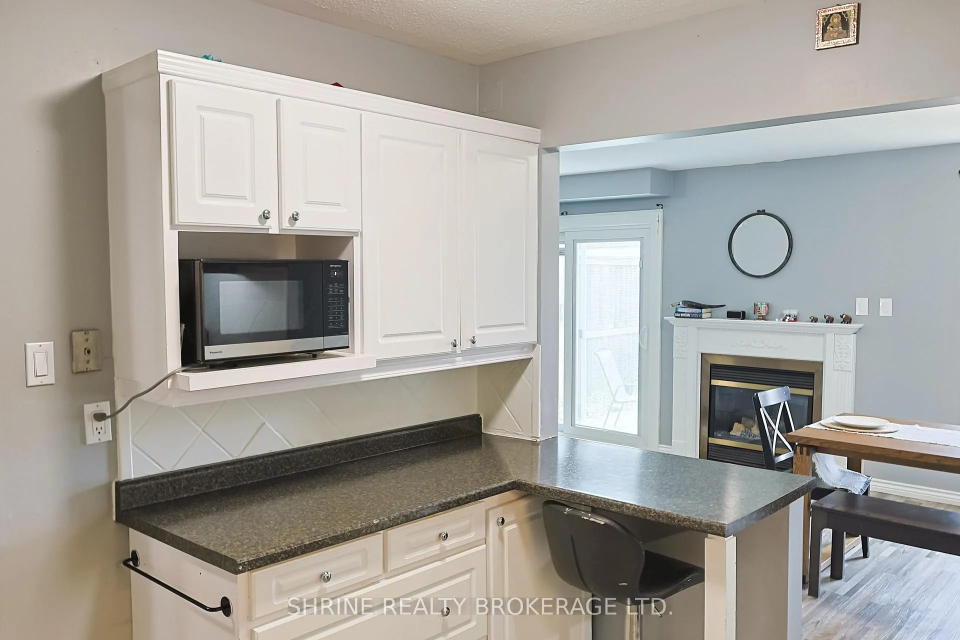 Photo 8 of 122 Andover Drive, London, South N — HOMEH