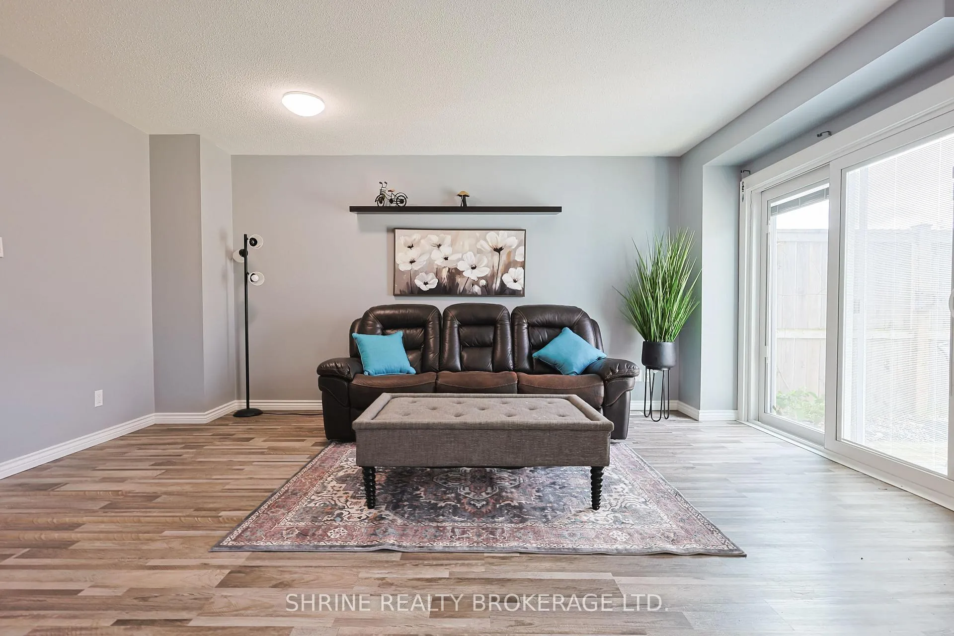 Photo 9 of 122 Andover Drive, London, South N — HOMEH