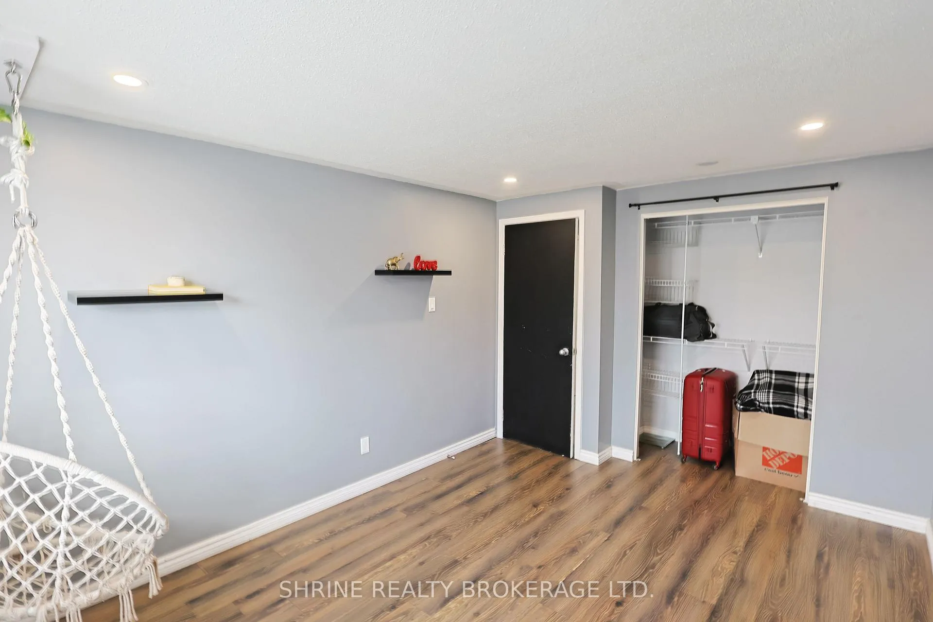 Photo 23 of 122 Andover Drive, London, South N — HOMEH