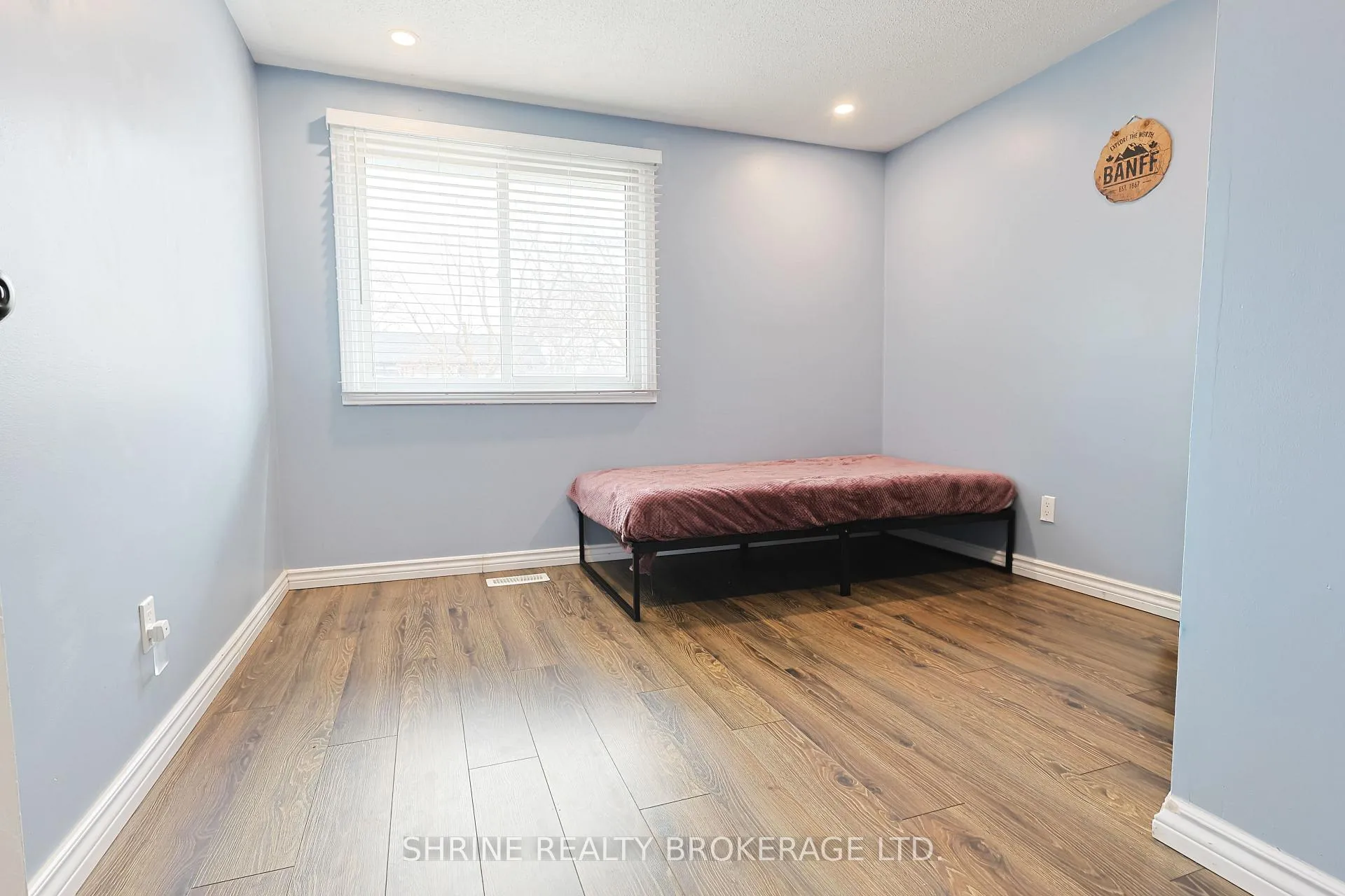 Photo 26 of 122 Andover Drive, London, South N — HOMEH