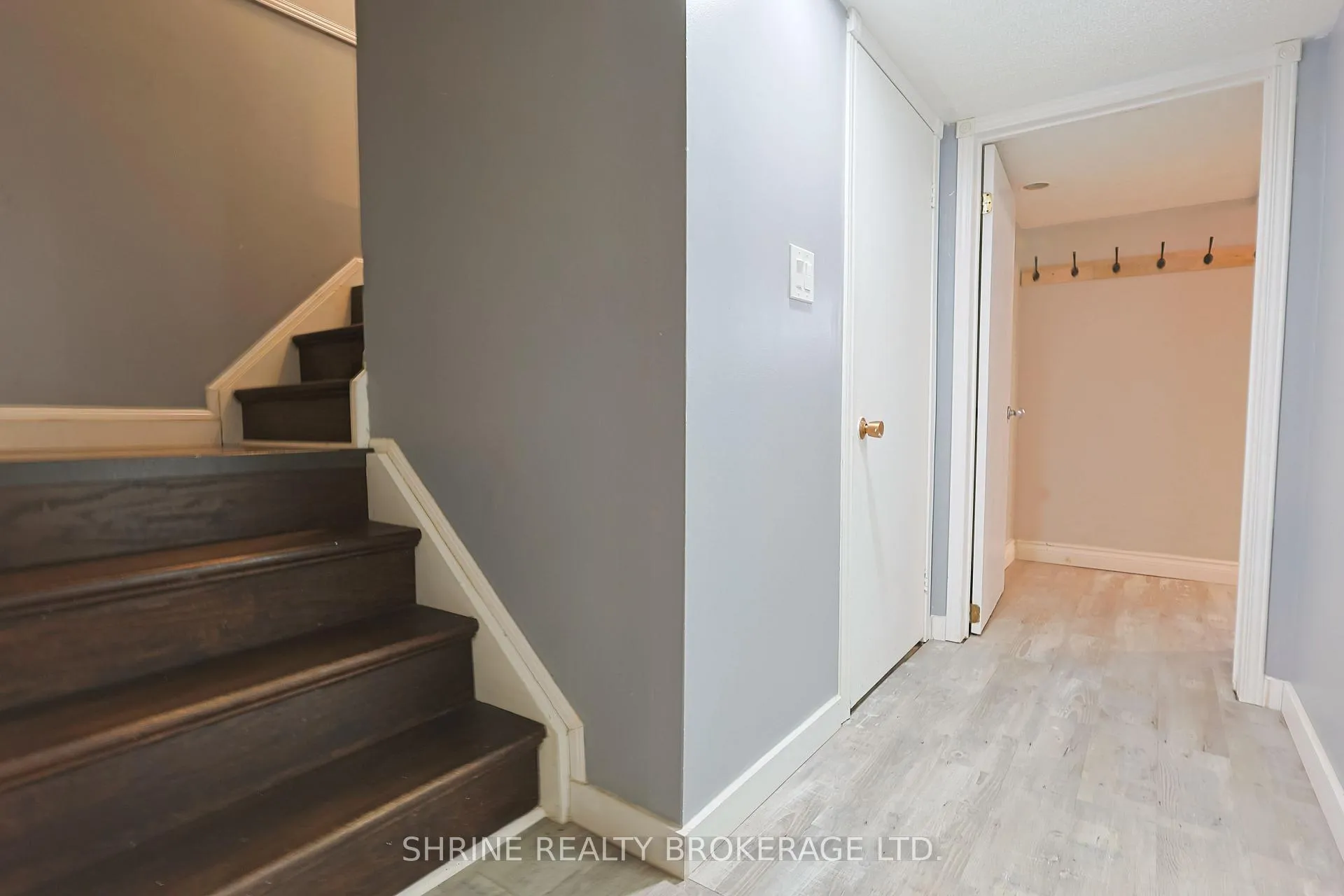 Photo 34 of 122 Andover Drive, London, South N — HOMEH