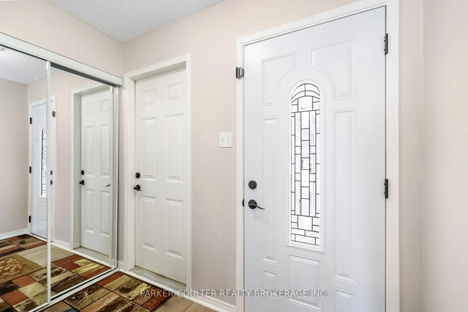 Photo 4 of 82 Barre Drive, Barrie, Painswick North — HOMEH