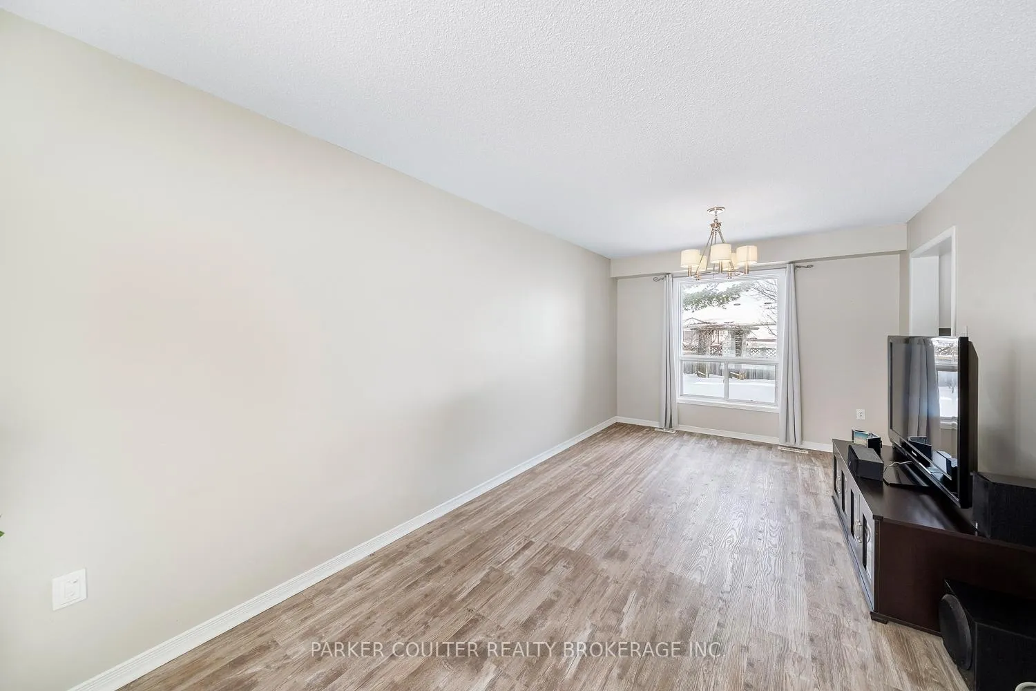 Photo 7 of 82 Barre Drive, Barrie, Painswick North — HOMEH