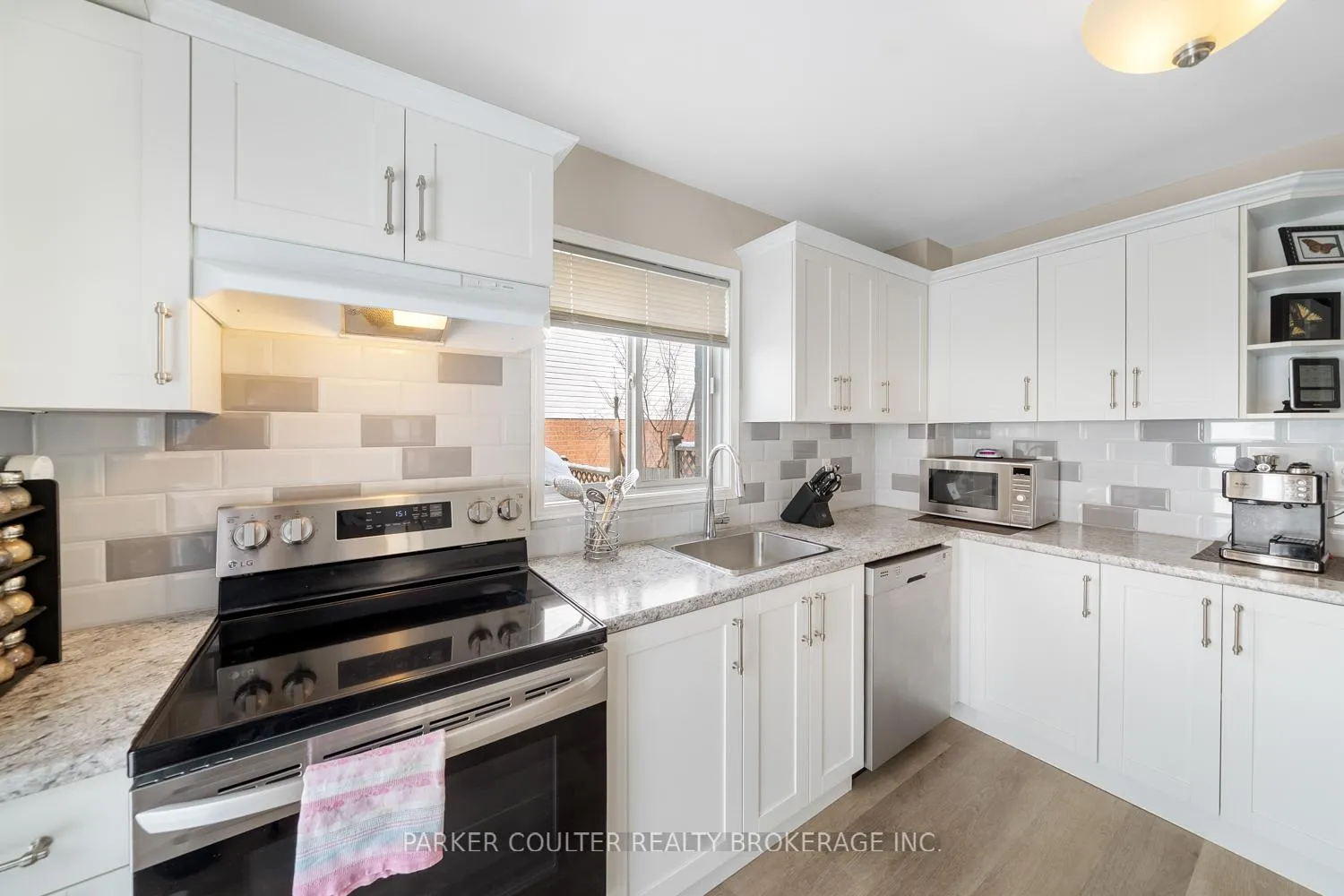 Photo 12 of 82 Barre Drive, Barrie, Painswick North — HOMEH