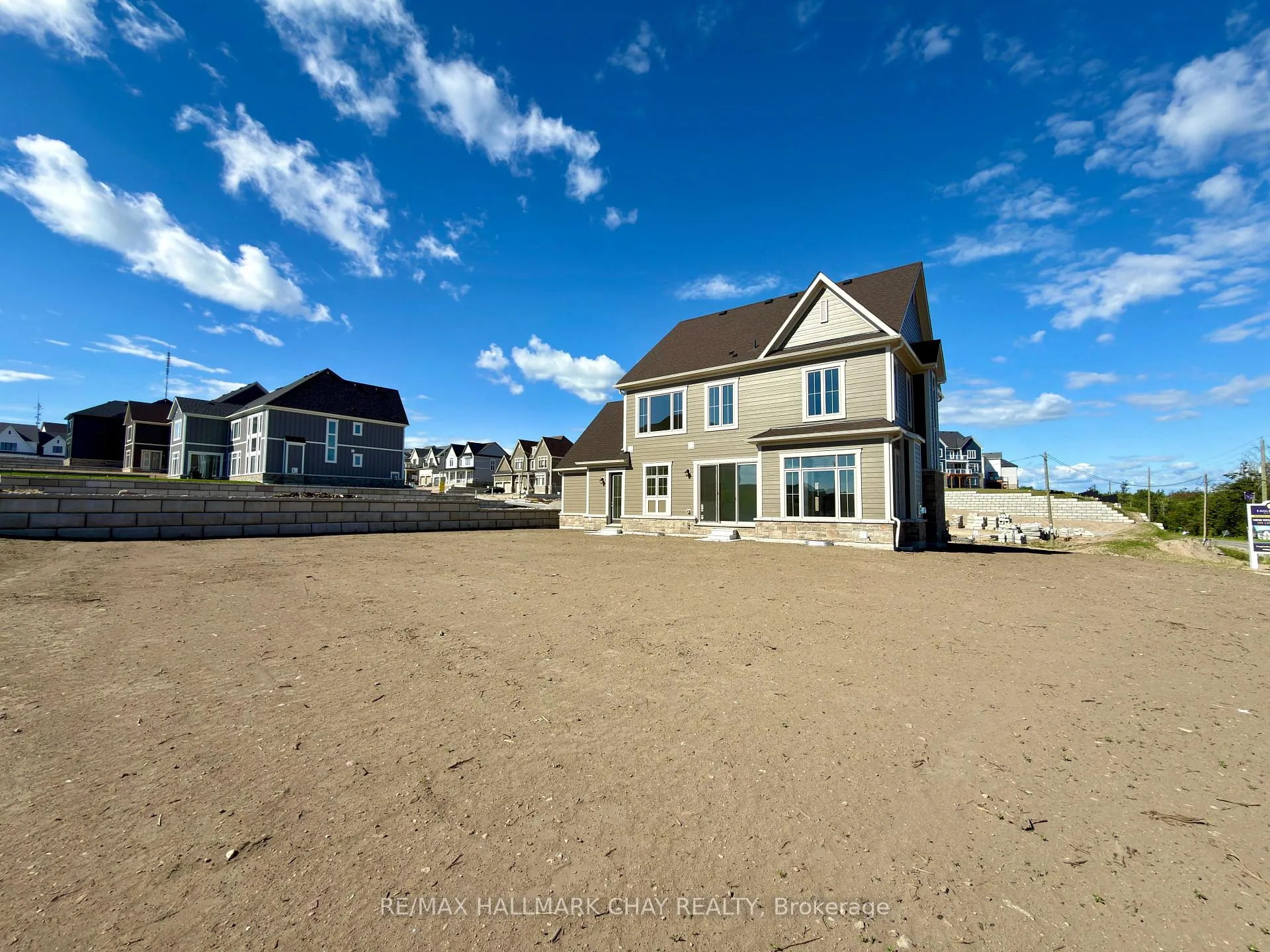 Photo 3 of 2 Pinetree Drive, Oro-Medonte, Rural Oro-Medonte — HOMEH
