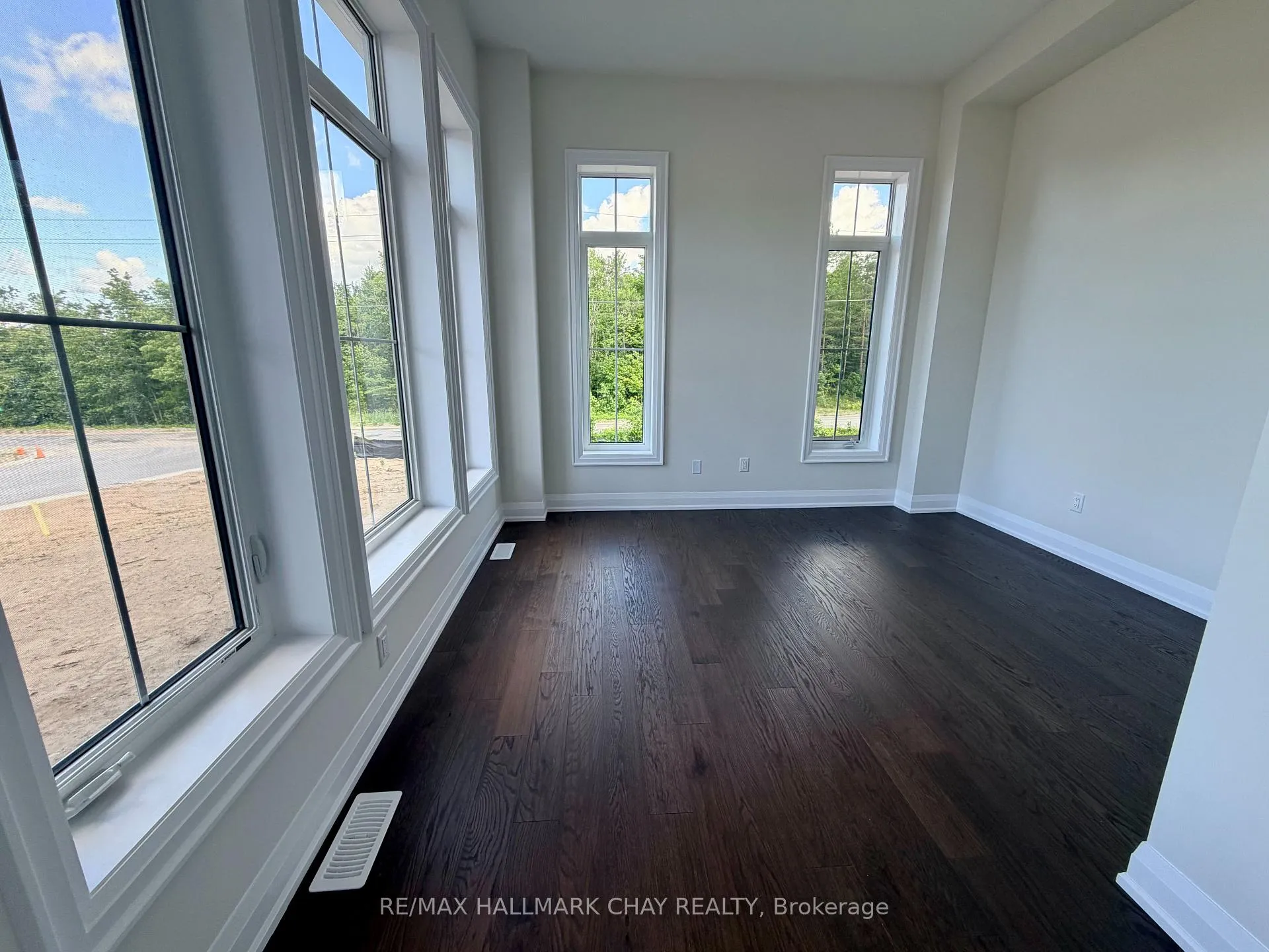 Photo 7 of 2 Pinetree Drive, Oro-Medonte, Rural Oro-Medonte — HOMEH