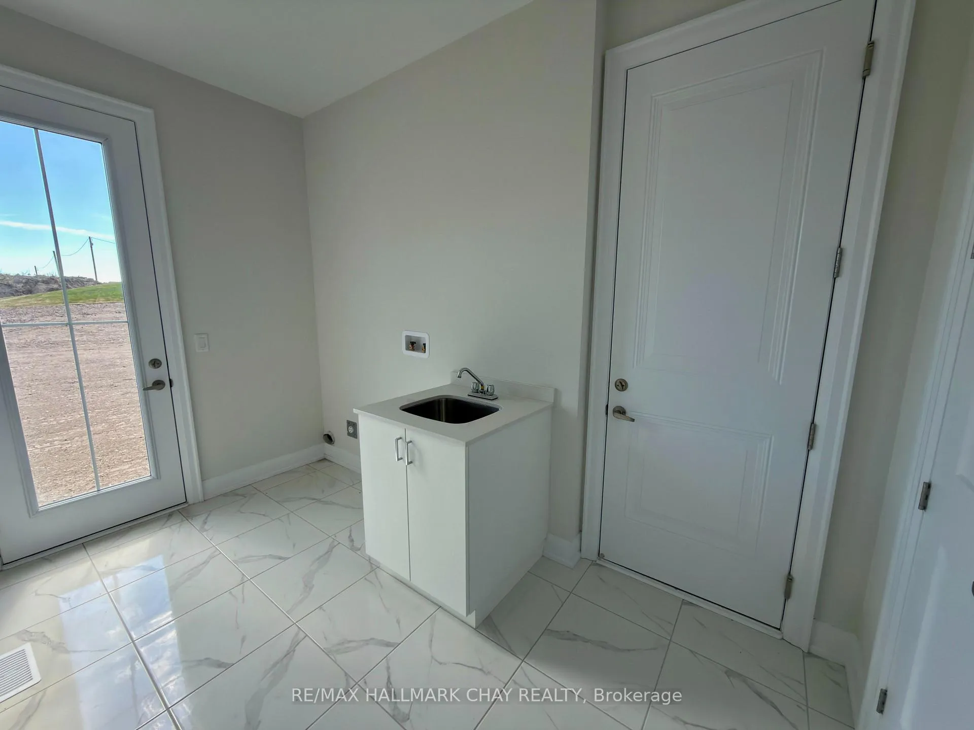 Photo 16 of 2 Pinetree Drive, Oro-Medonte, Rural Oro-Medonte — HOMEH