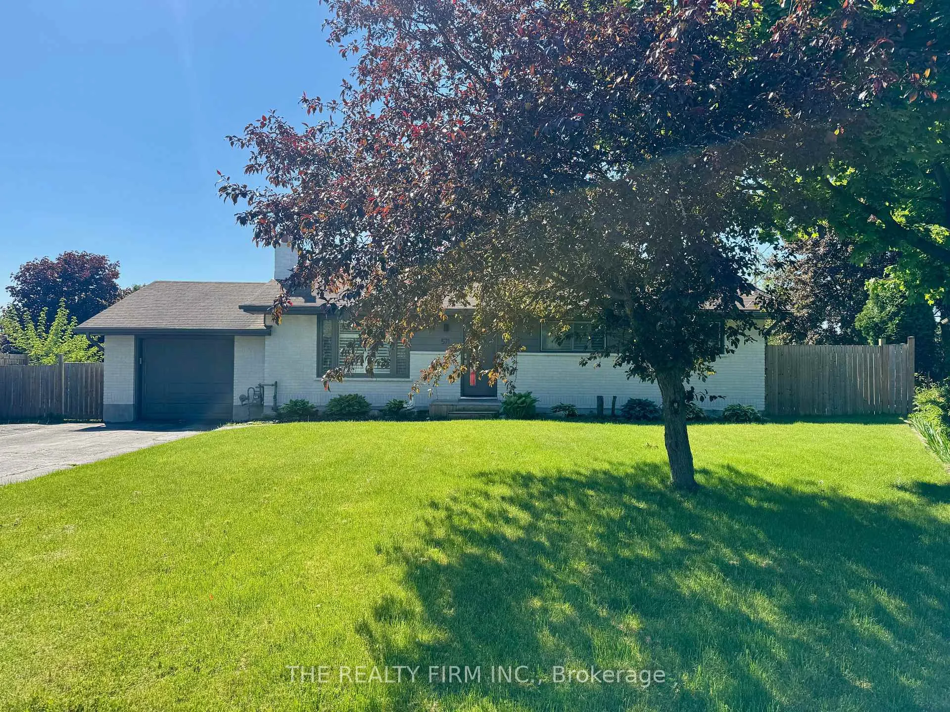 Photo 2 of 571 Everglade Crescent, London, North P — HOMEH