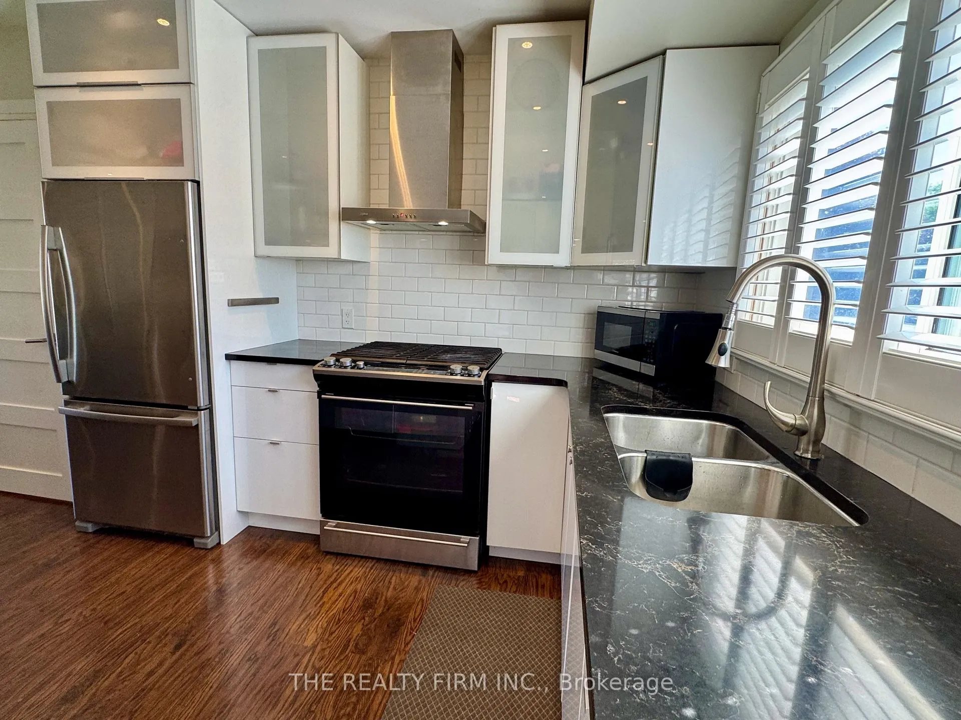 Photo 9 of 571 Everglade Crescent, London, North P — HOMEH