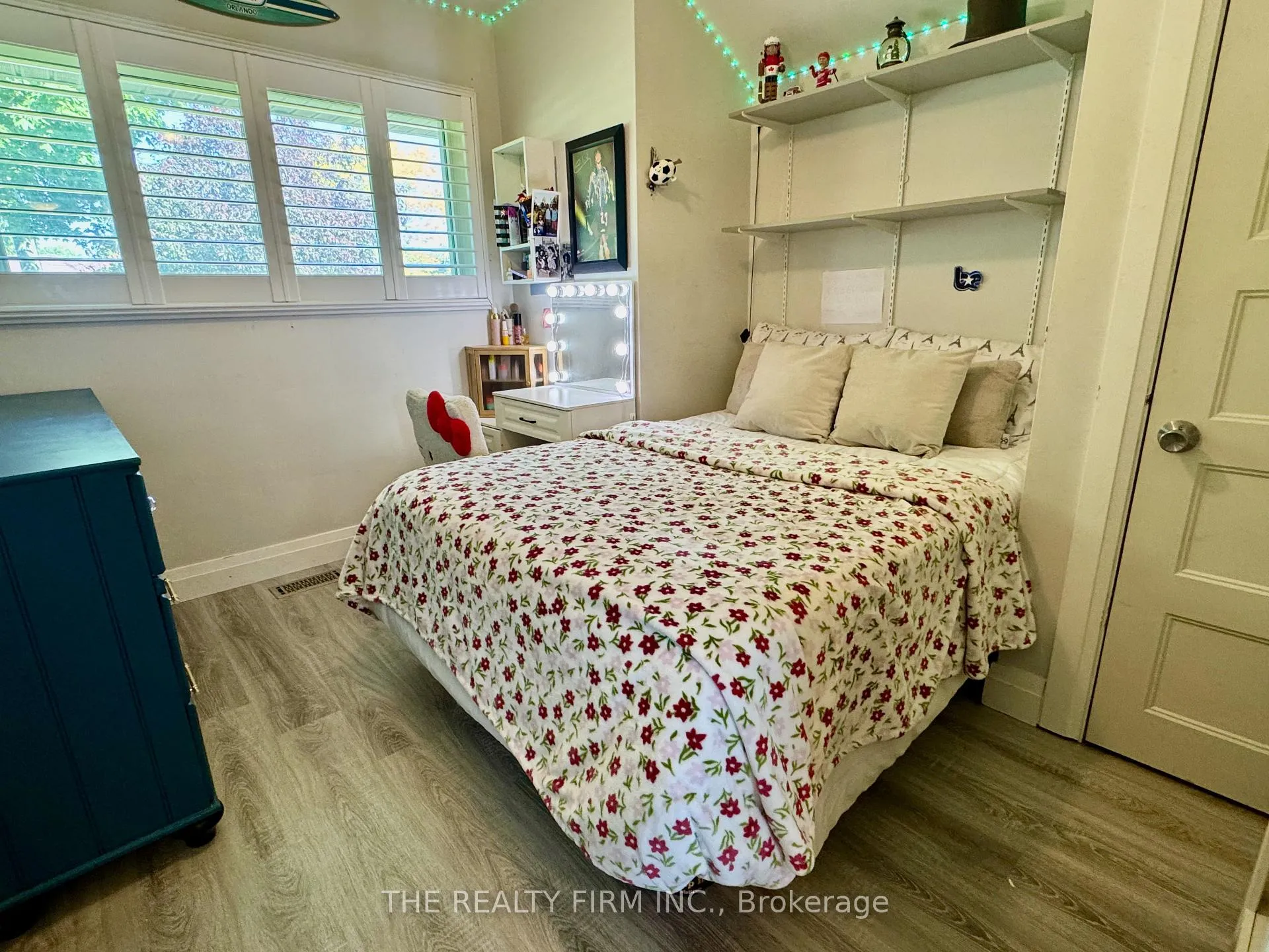 Photo 13 of 571 Everglade Crescent, London, North P — HOMEH