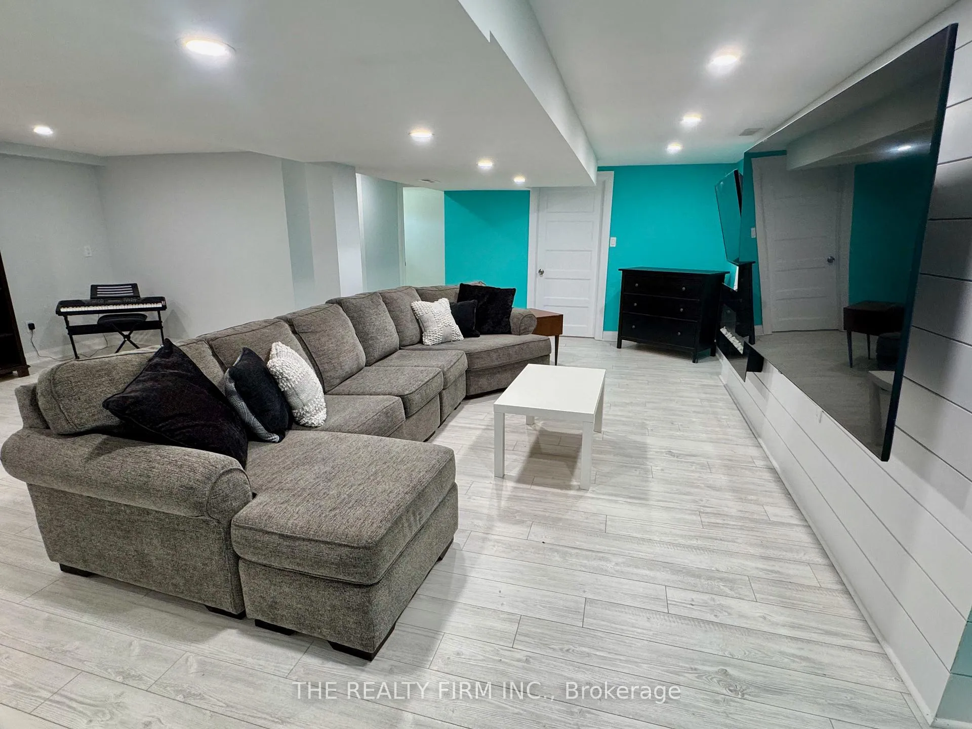 Photo 19 of 571 Everglade Crescent, London, North P — HOMEH