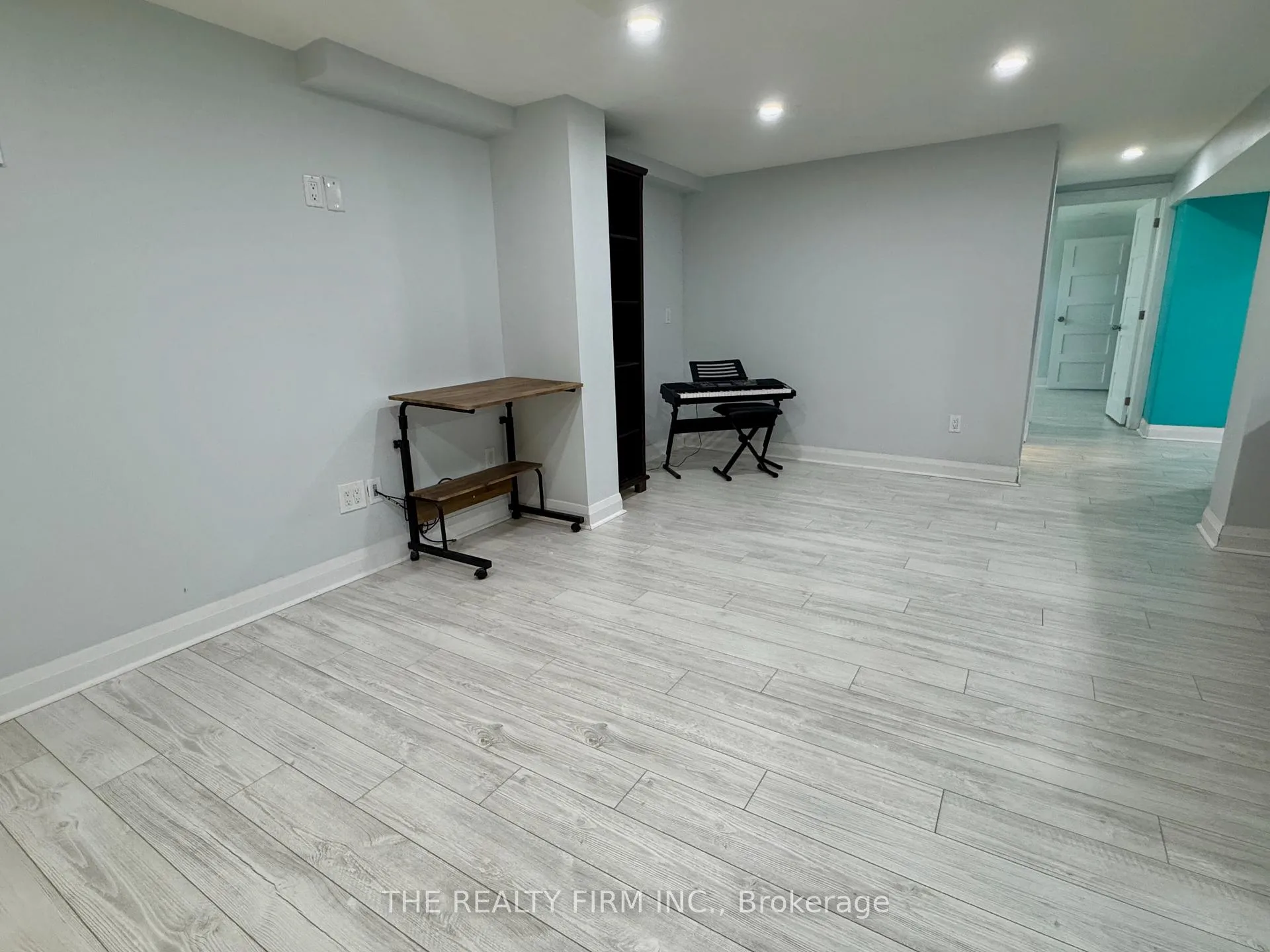 Photo 20 of 571 Everglade Crescent, London, North P — HOMEH