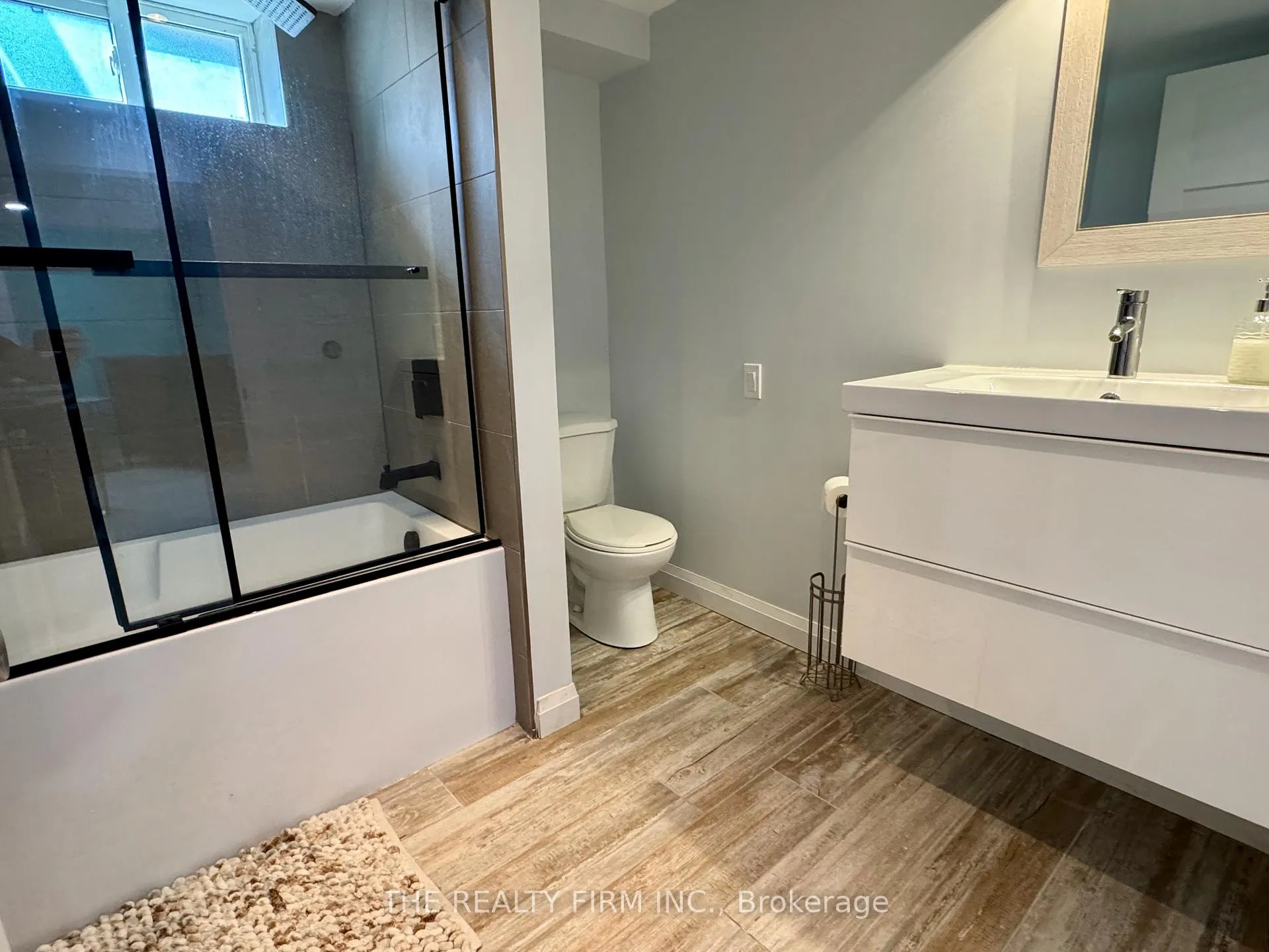 Photo 23 of 571 Everglade Crescent, London, North P — HOMEH