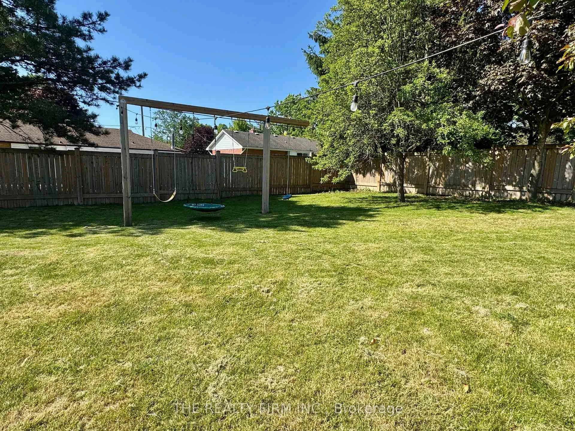 Photo 27 of 571 Everglade Crescent, London, North P — HOMEH