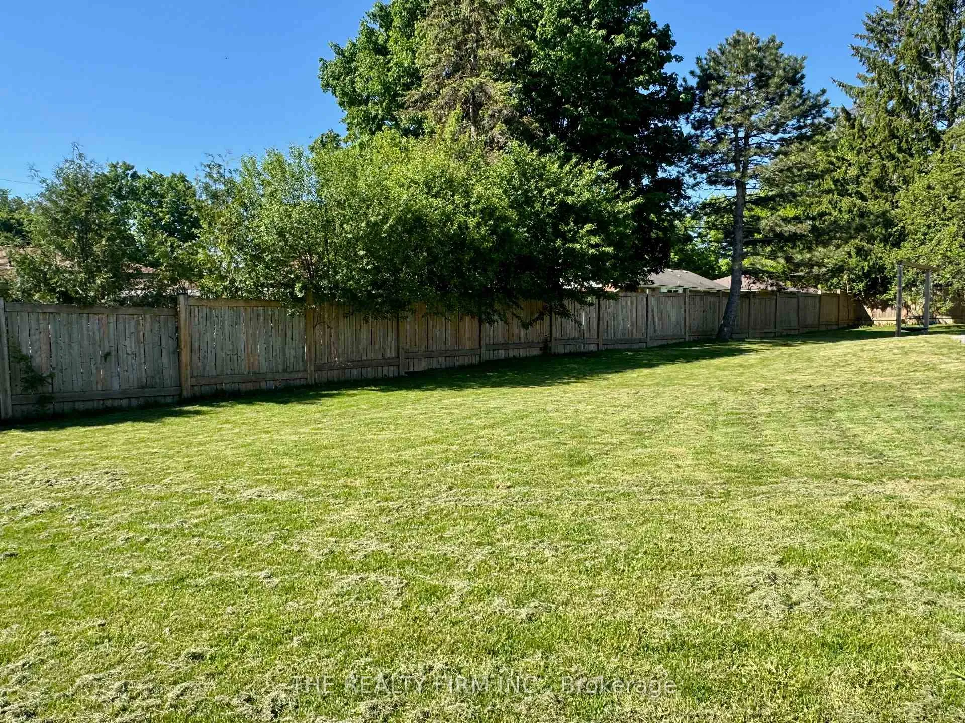 Photo 30 of 571 Everglade Crescent, London, North P — HOMEH