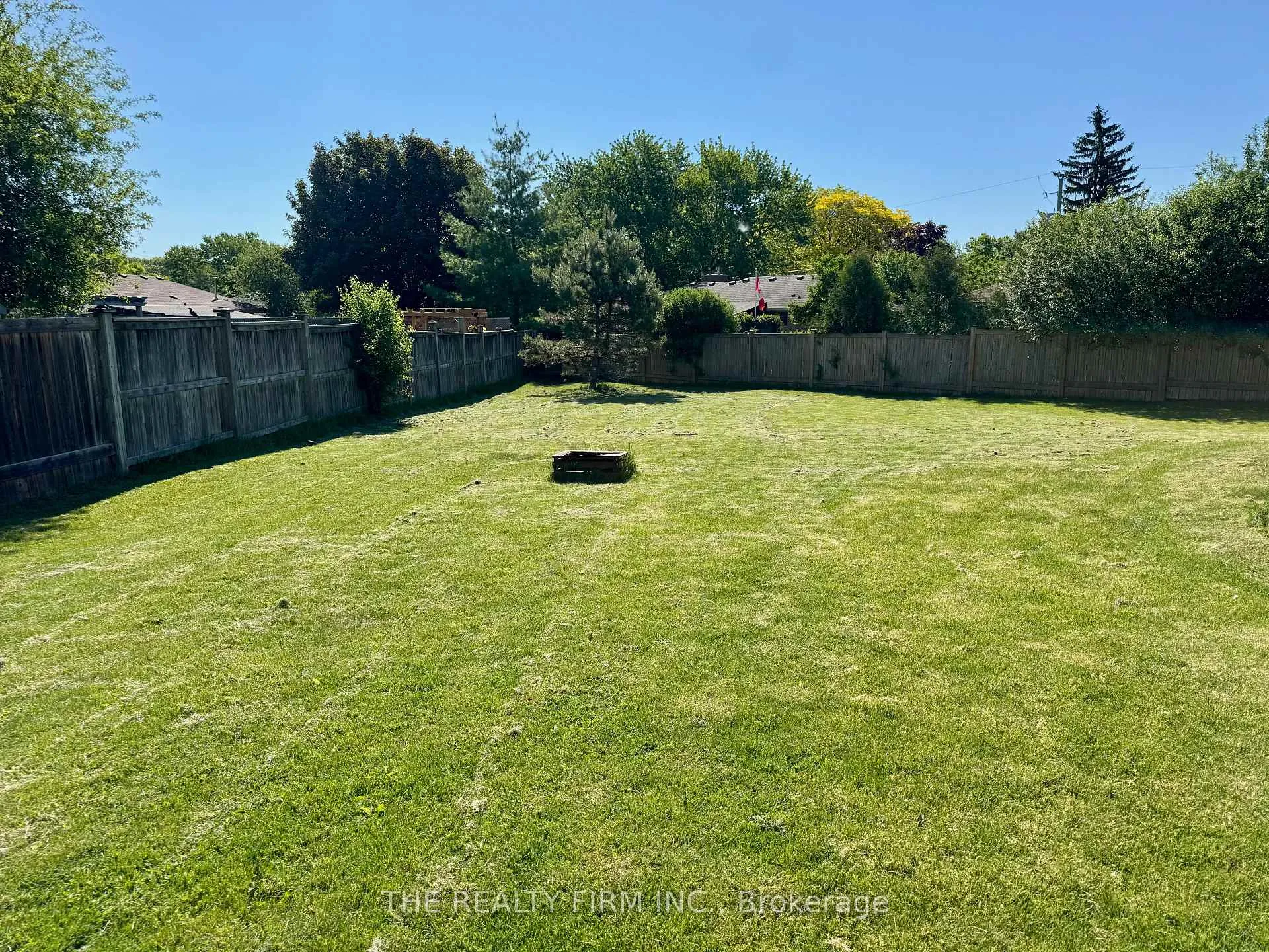 Photo 31 of 571 Everglade Crescent, London, North P — HOMEH
