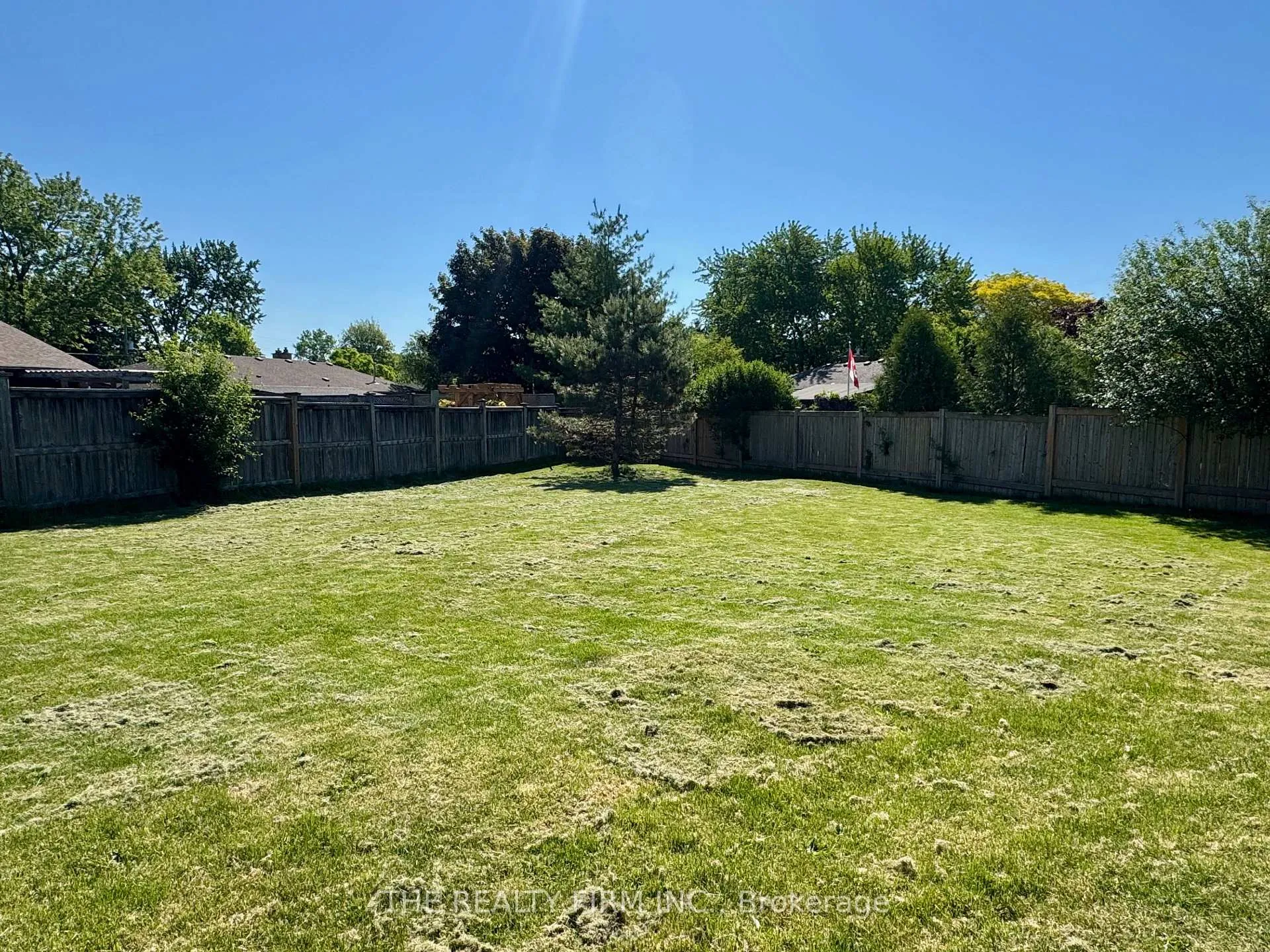 Photo 32 of 571 Everglade Crescent, London, North P — HOMEH