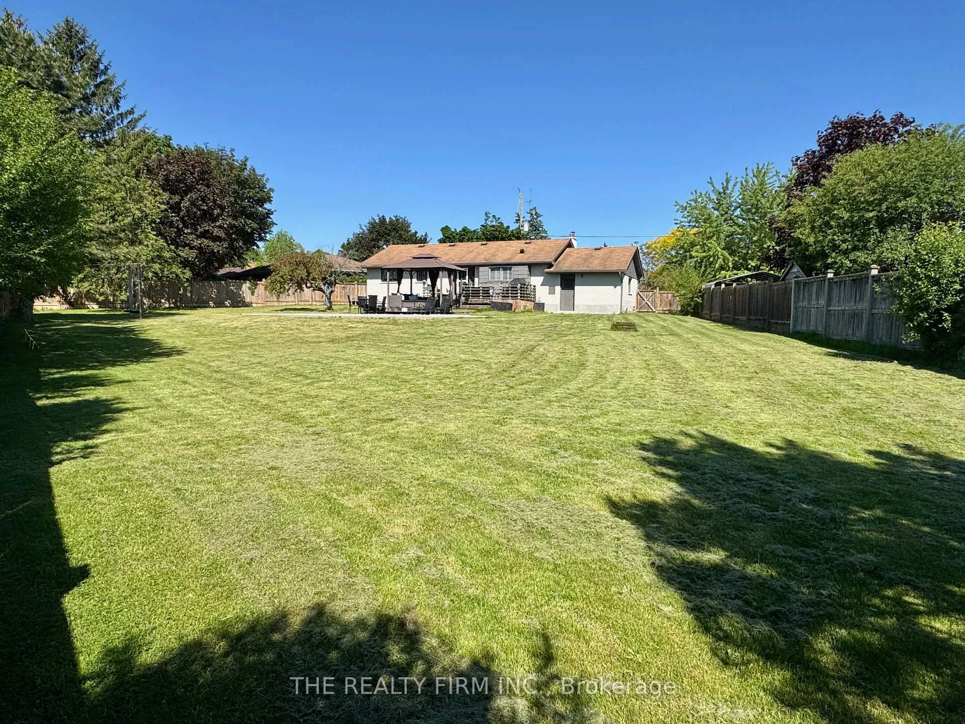 Photo 34 of 571 Everglade Crescent, London, North P — HOMEH