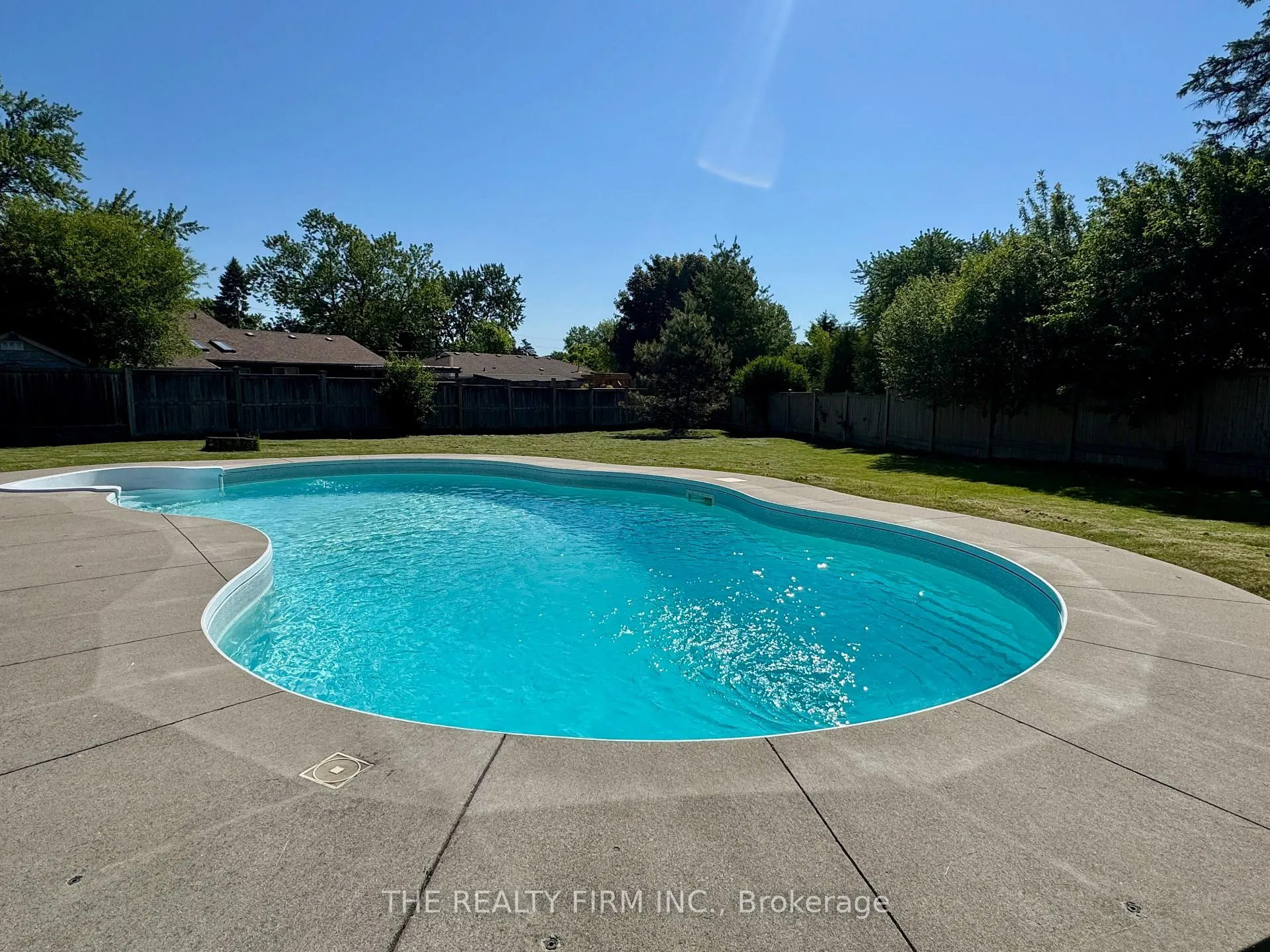 Photo 36 of 571 Everglade Crescent, London, North P — HOMEH