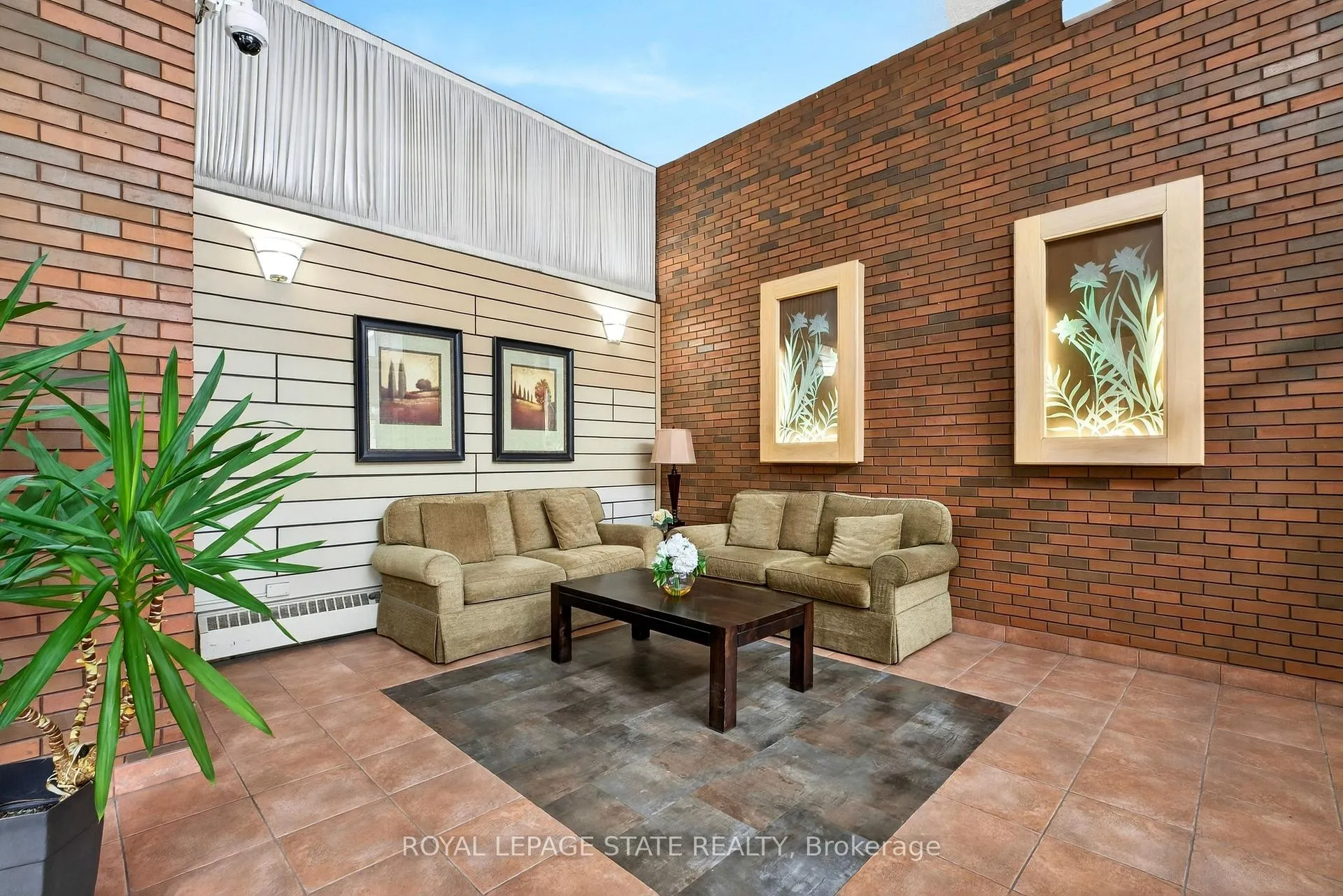 Photo 4 of Unit 1003, 222 Jackson Street W, Hamilton, Durand — HOMEH