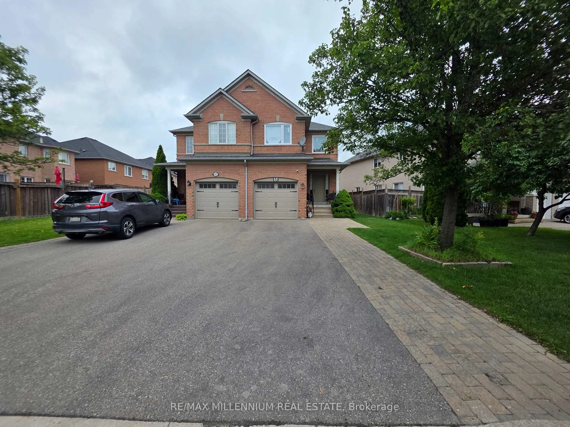 Photo 2 of 40 Echo Ridge Crescent, Vaughan, Sonoma Heights — HOMEH