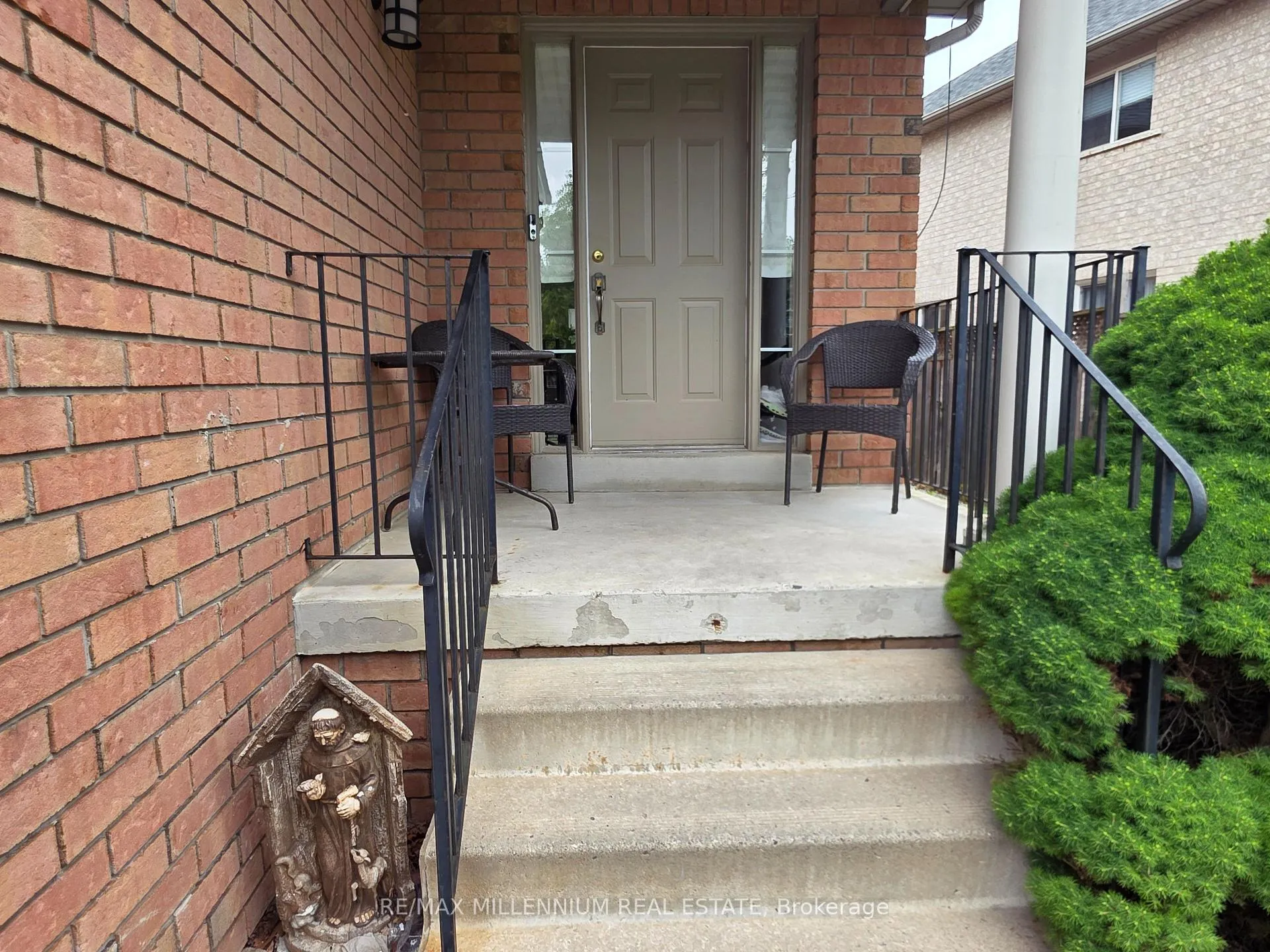 Photo 5 of 40 Echo Ridge Crescent, Vaughan, Sonoma Heights — HOMEH