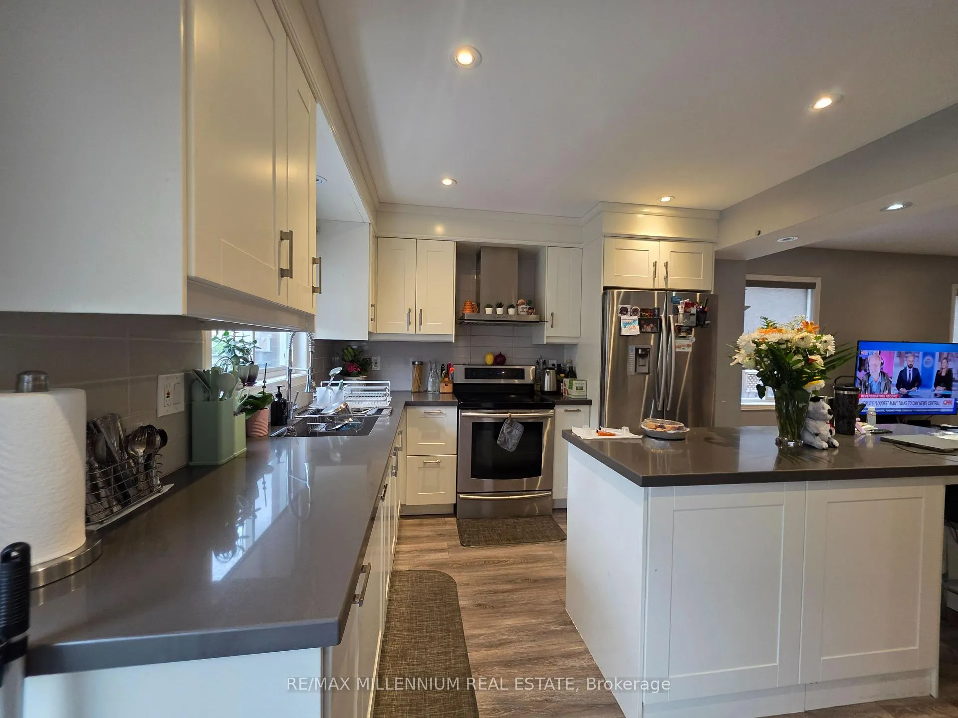 Photo 6 of 40 Echo Ridge Crescent, Vaughan, Sonoma Heights — HOMEH
