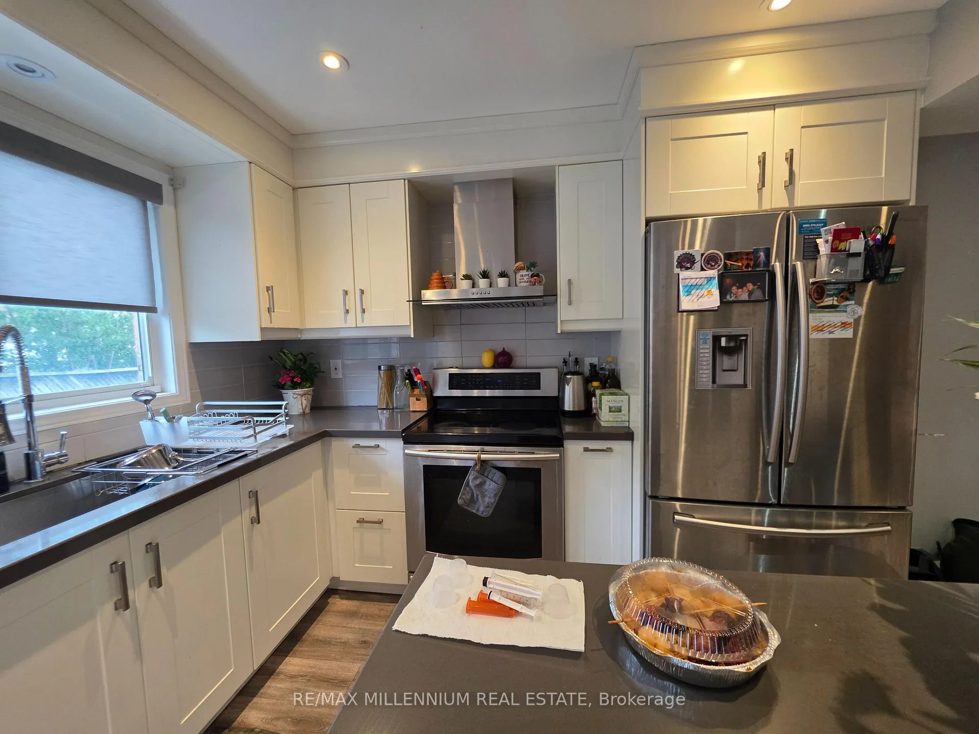 Photo 8 of 40 Echo Ridge Crescent, Vaughan, Sonoma Heights — HOMEH