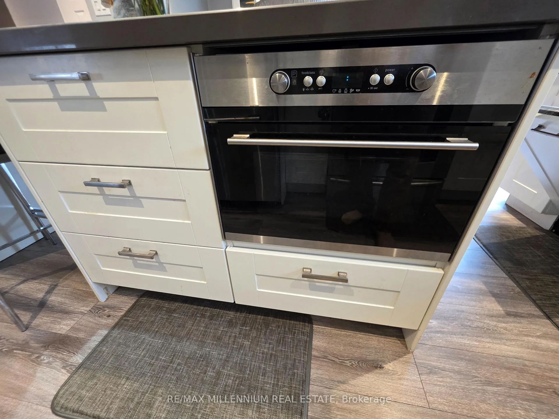 Photo 9 of 40 Echo Ridge Crescent, Vaughan, Sonoma Heights — HOMEH