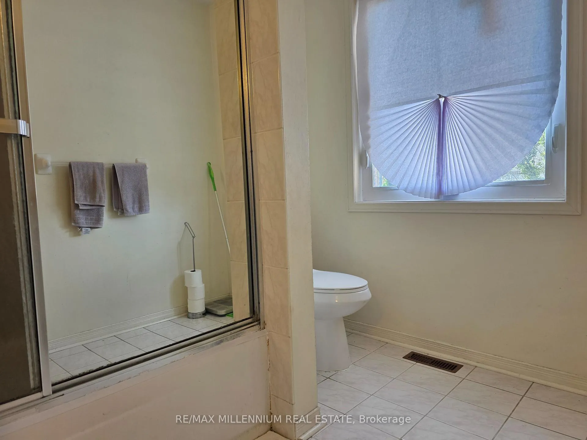 Photo 11 of 40 Echo Ridge Crescent, Vaughan, Sonoma Heights — HOMEH
