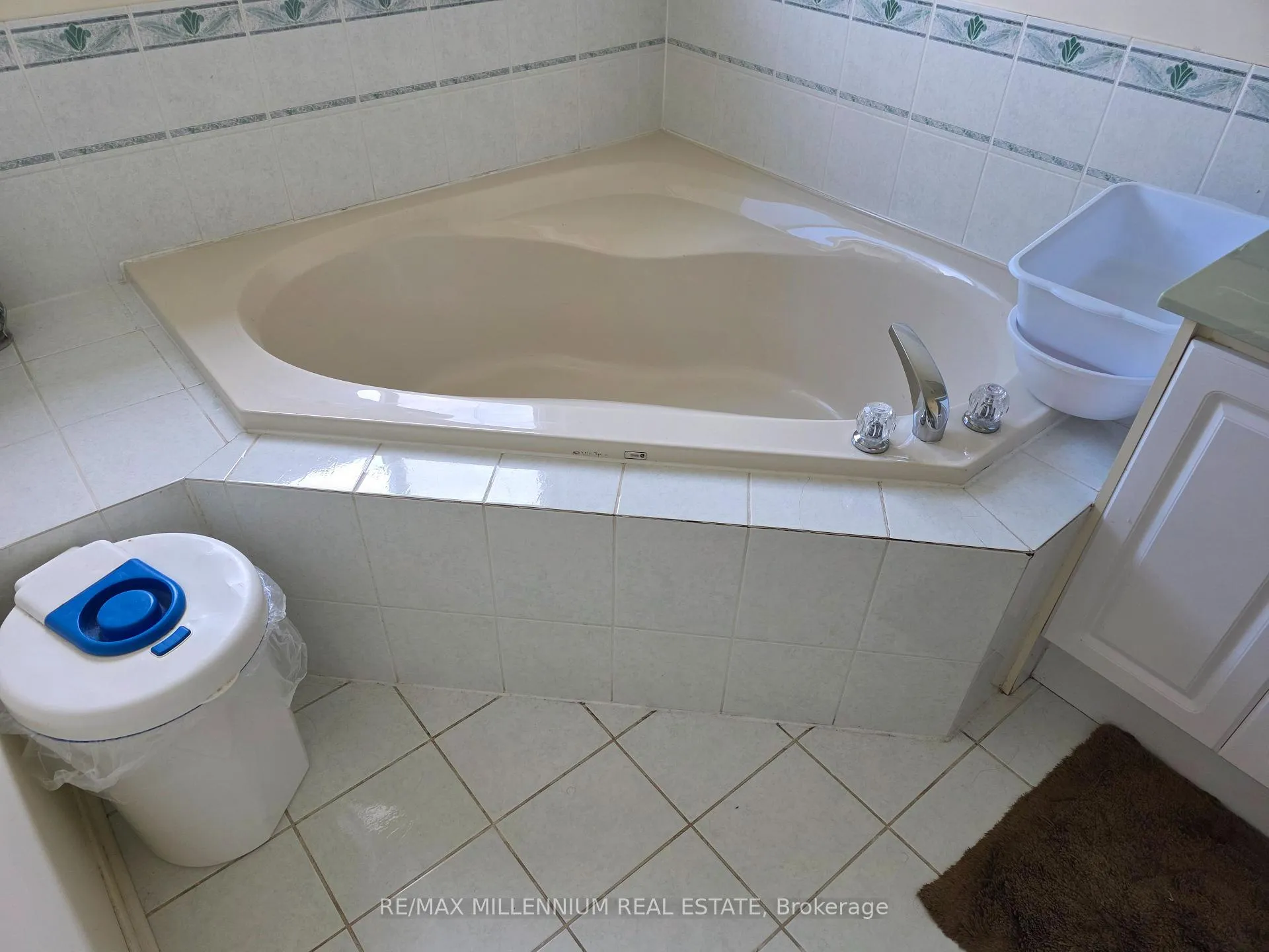 Photo 13 of 40 Echo Ridge Crescent, Vaughan, Sonoma Heights — HOMEH