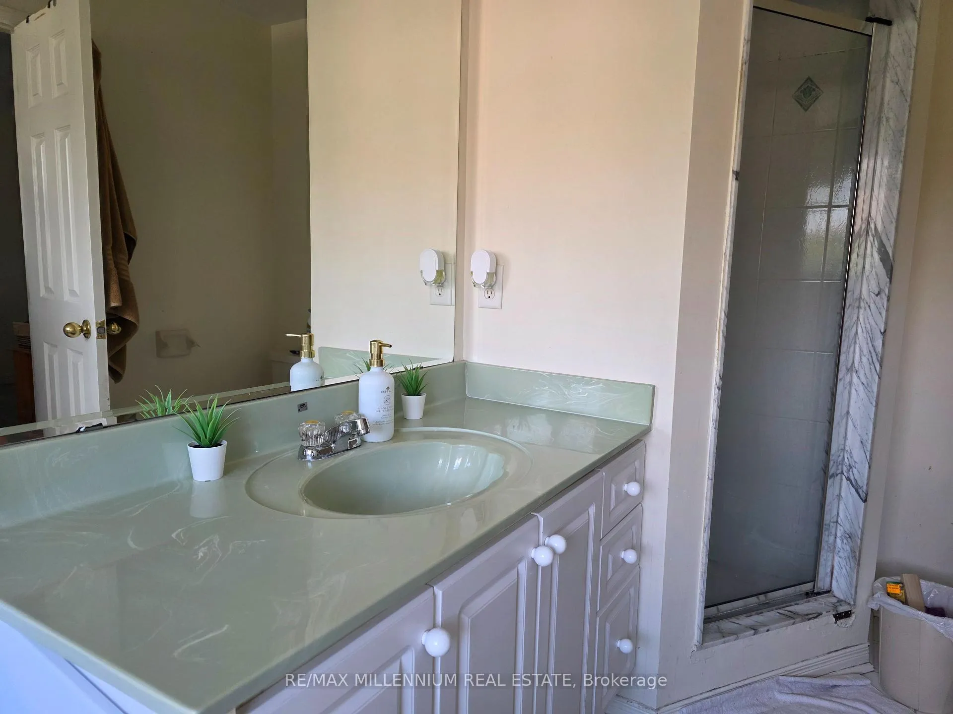Photo 15 of 40 Echo Ridge Crescent, Vaughan, Sonoma Heights — HOMEH