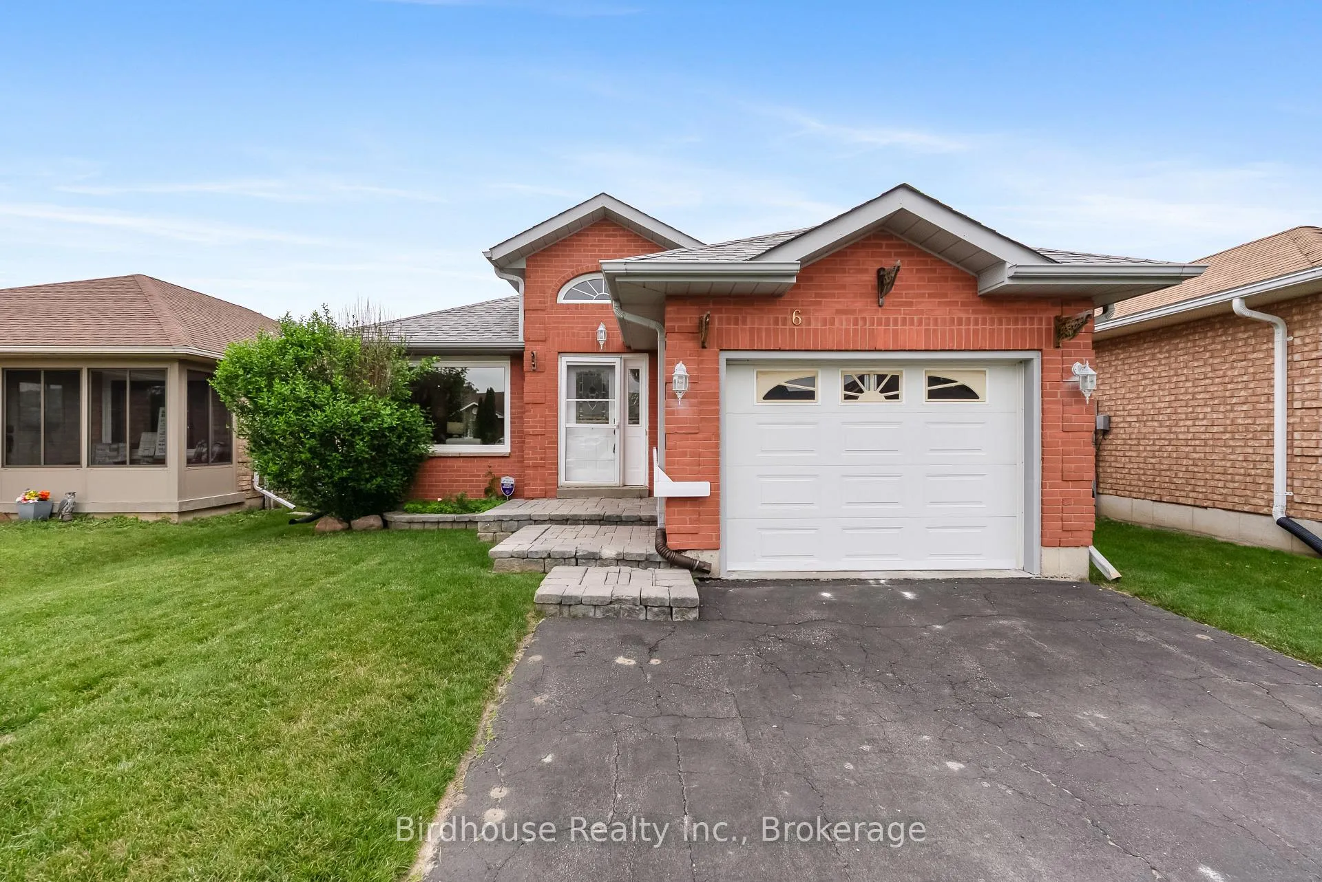 Photo 1 of 6 Eakins Crescent, Kawartha Lakes, Lindsay — HOMEH