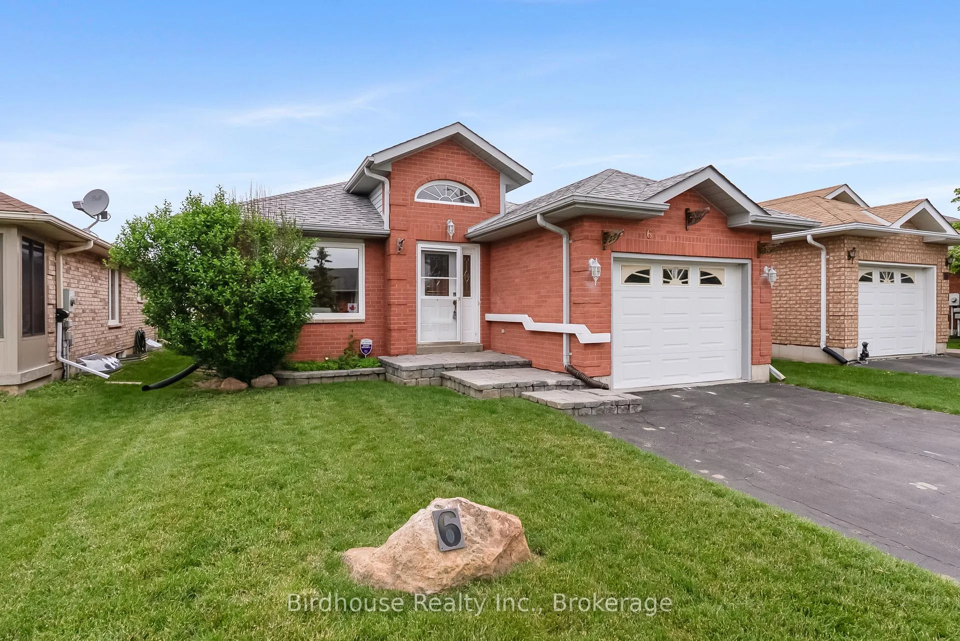 Photo 3 of 6 Eakins Crescent, Kawartha Lakes, Lindsay — HOMEH
