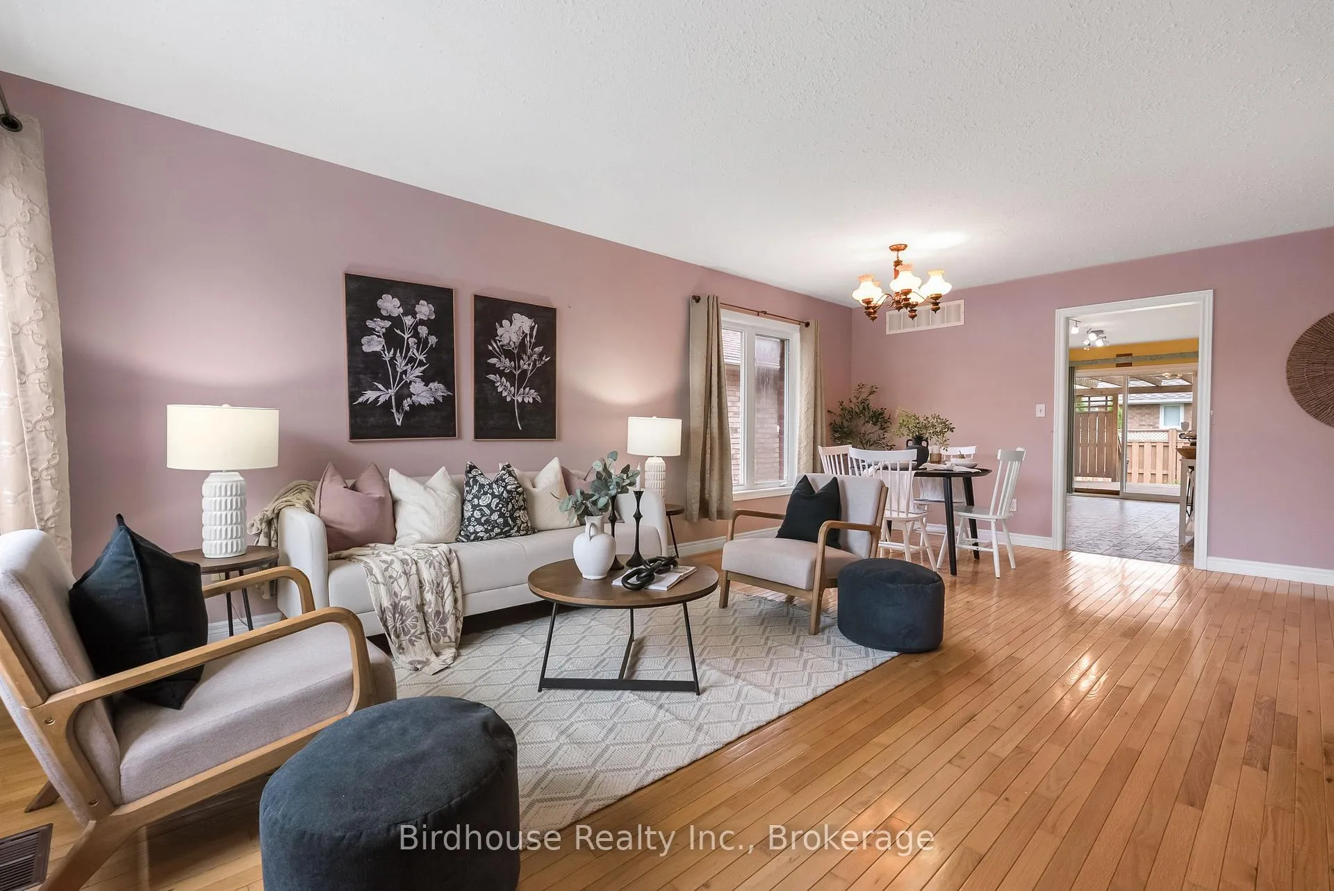Photo 4 of 6 Eakins Crescent, Kawartha Lakes, Lindsay — HOMEH