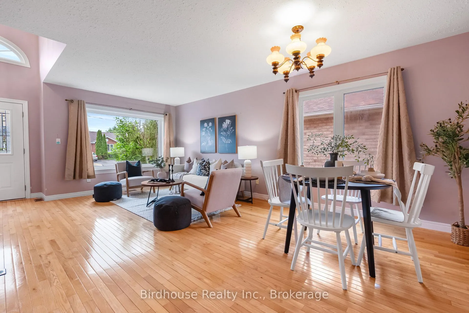 Photo 8 of 6 Eakins Crescent, Kawartha Lakes, Lindsay — HOMEH
