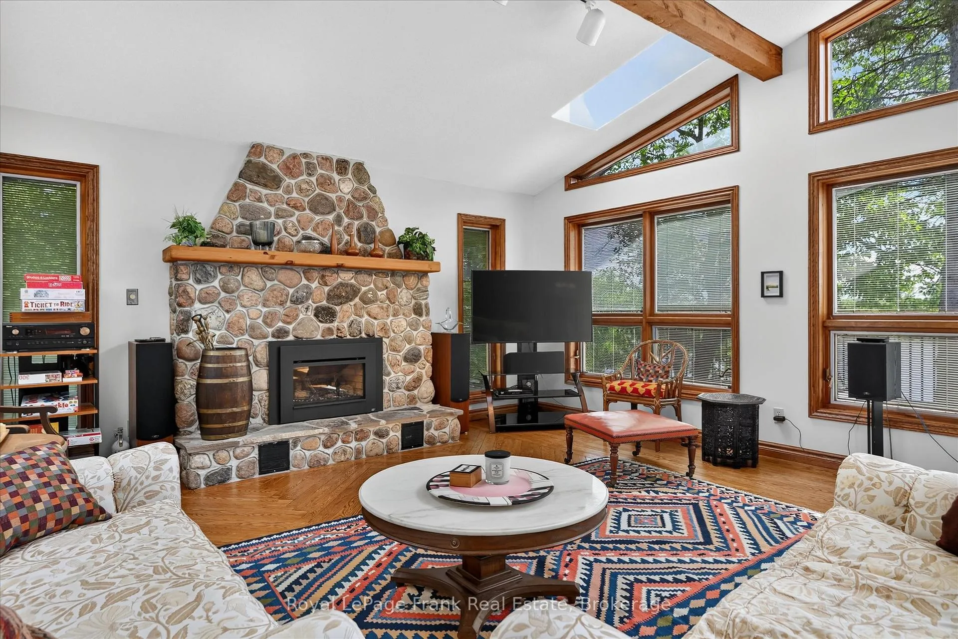 Photo 9 of 61 Napier Crescent, North Kawartha — HOMEH