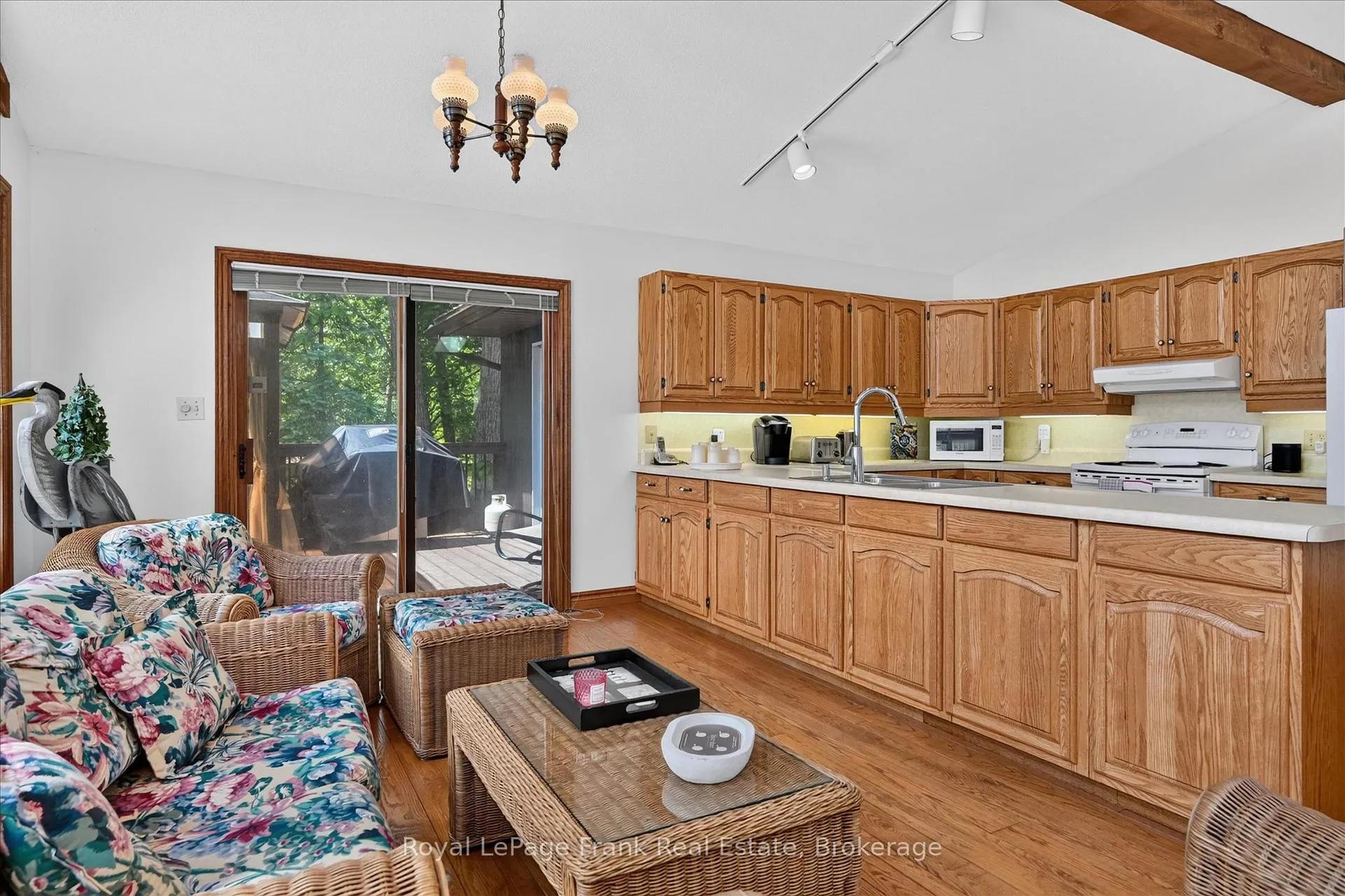 Photo 13 of 61 Napier Crescent, North Kawartha — HOMEH