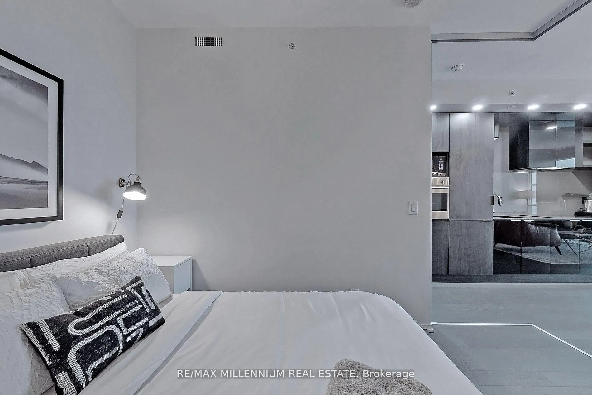 Photo 25 of Unit 5101, 70 Temperance Street, Toronto, Waterfront Communities — HOMEH
